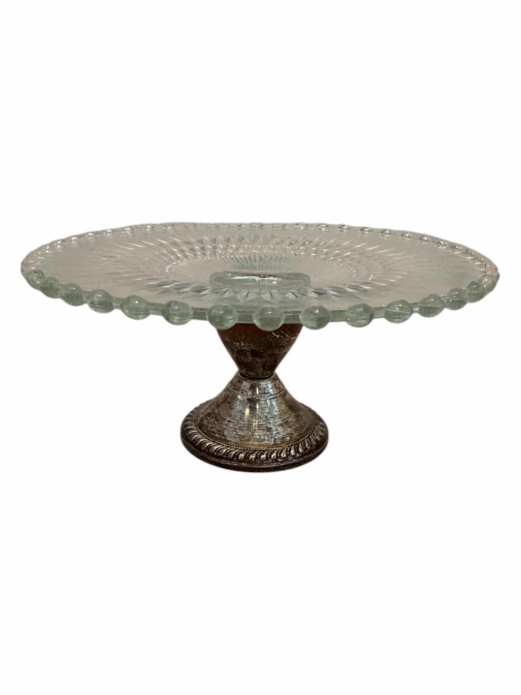 Photo 1 of VINTAGE CRYSTAL AND SILVER PLATED BOWL AND CAKE PLATE

BOWL
9” X H4”

CAKE PLATE 
6.5” X H3”