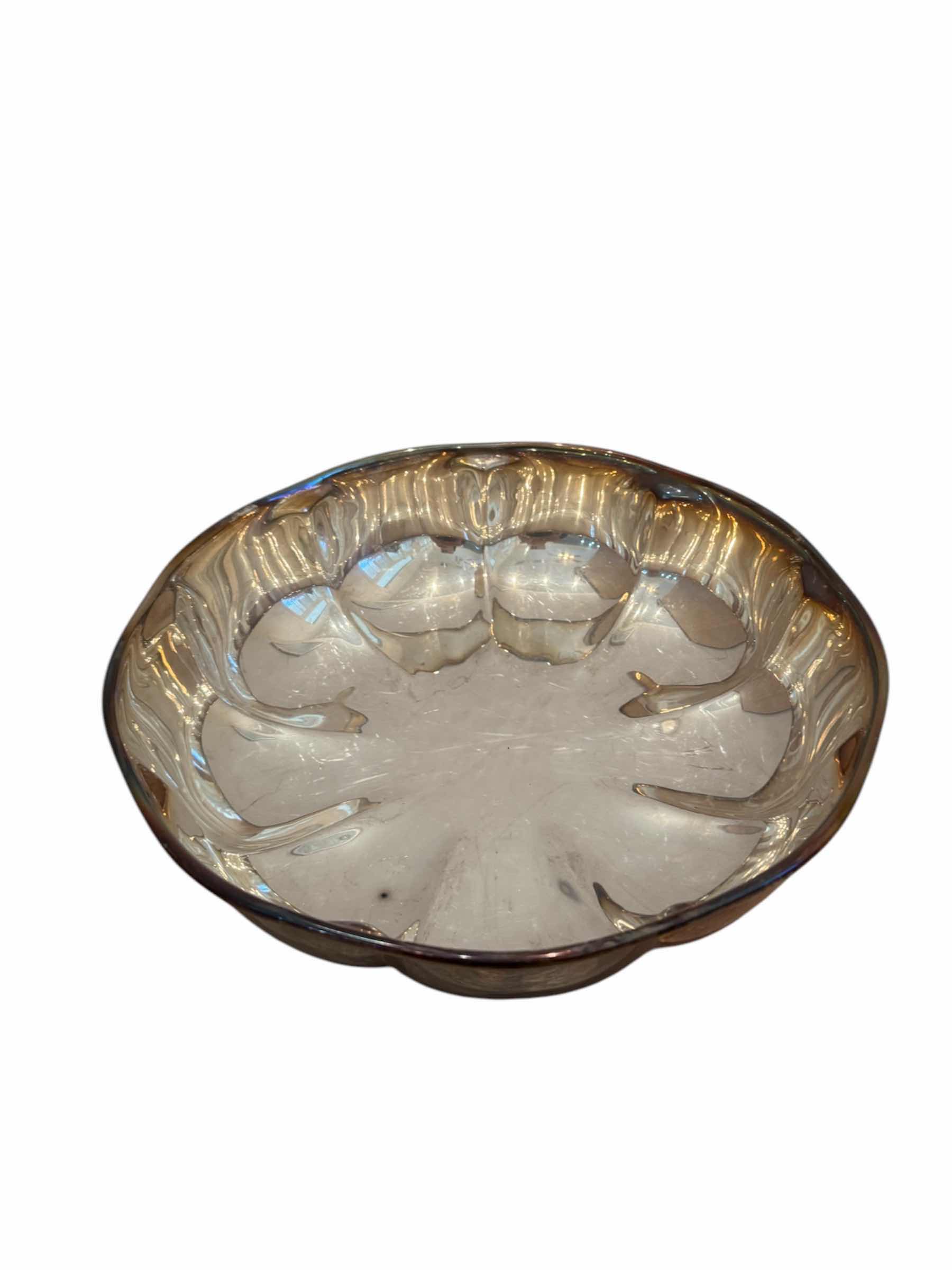 Photo 1 of 3- VINTAGE GORHAM SCALLOPED SILVER BOWLS , SERVING BOWLS, CANDY DISH

10” X H2.75”
8” X H2.5”
6.75” X H2”