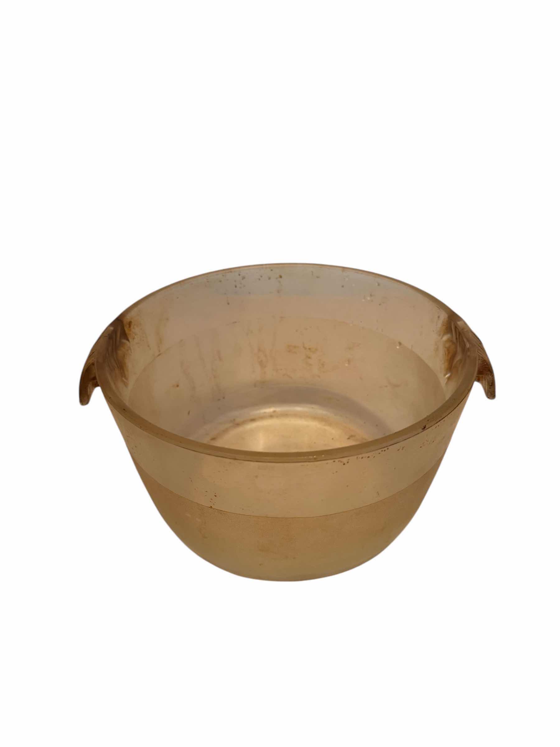 Photo 1 of 3- VINTAGE BOWLS, GLASS AND CERAMIC


10” X H7”

12” X H4.5”

8.5” X H4.75”