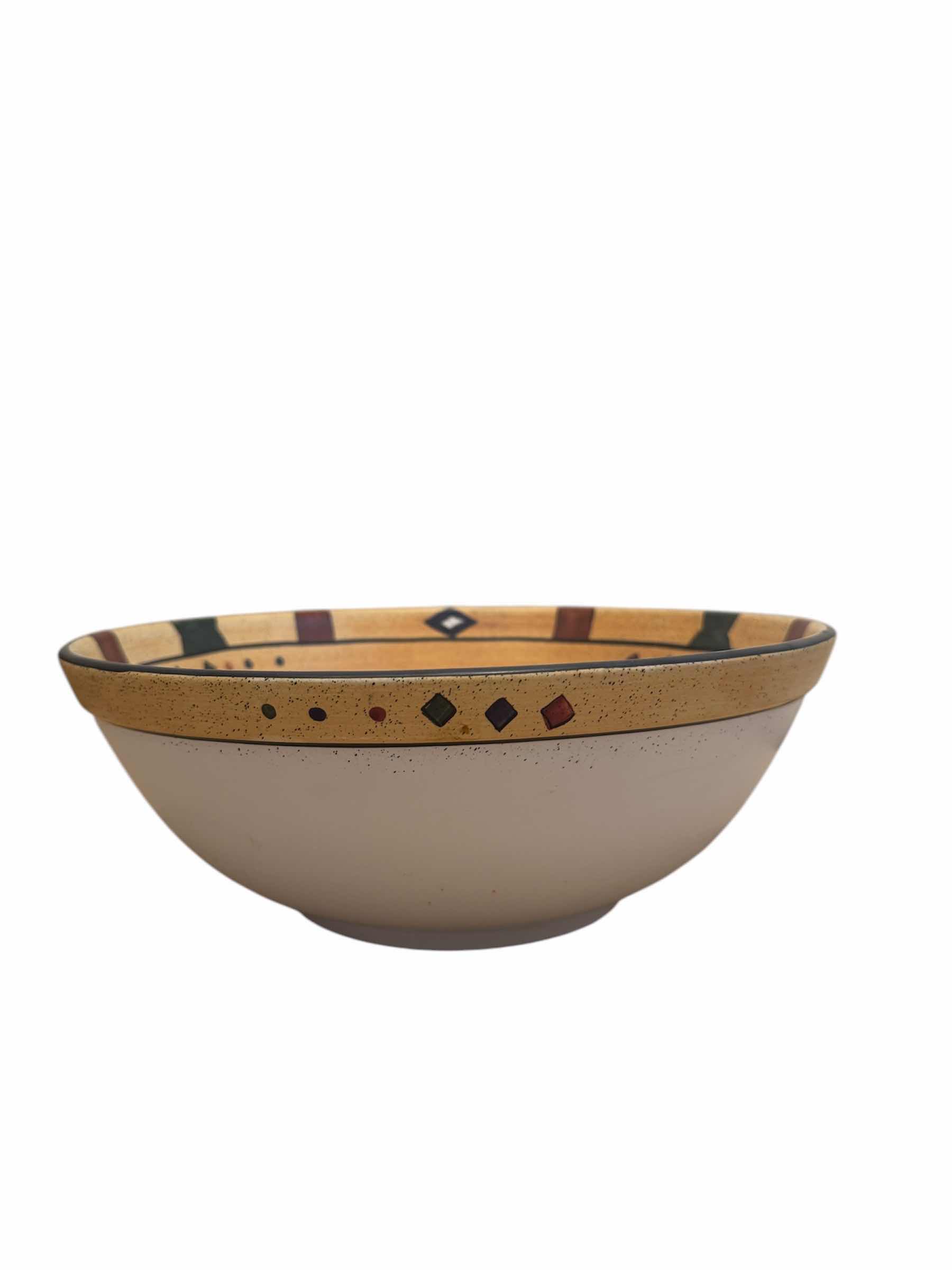 Photo 1 of 3- VINTAGE BOWLS, GLASS AND CERAMIC


10” X H7”

12” X H4.5”

8.5” X H4.75”