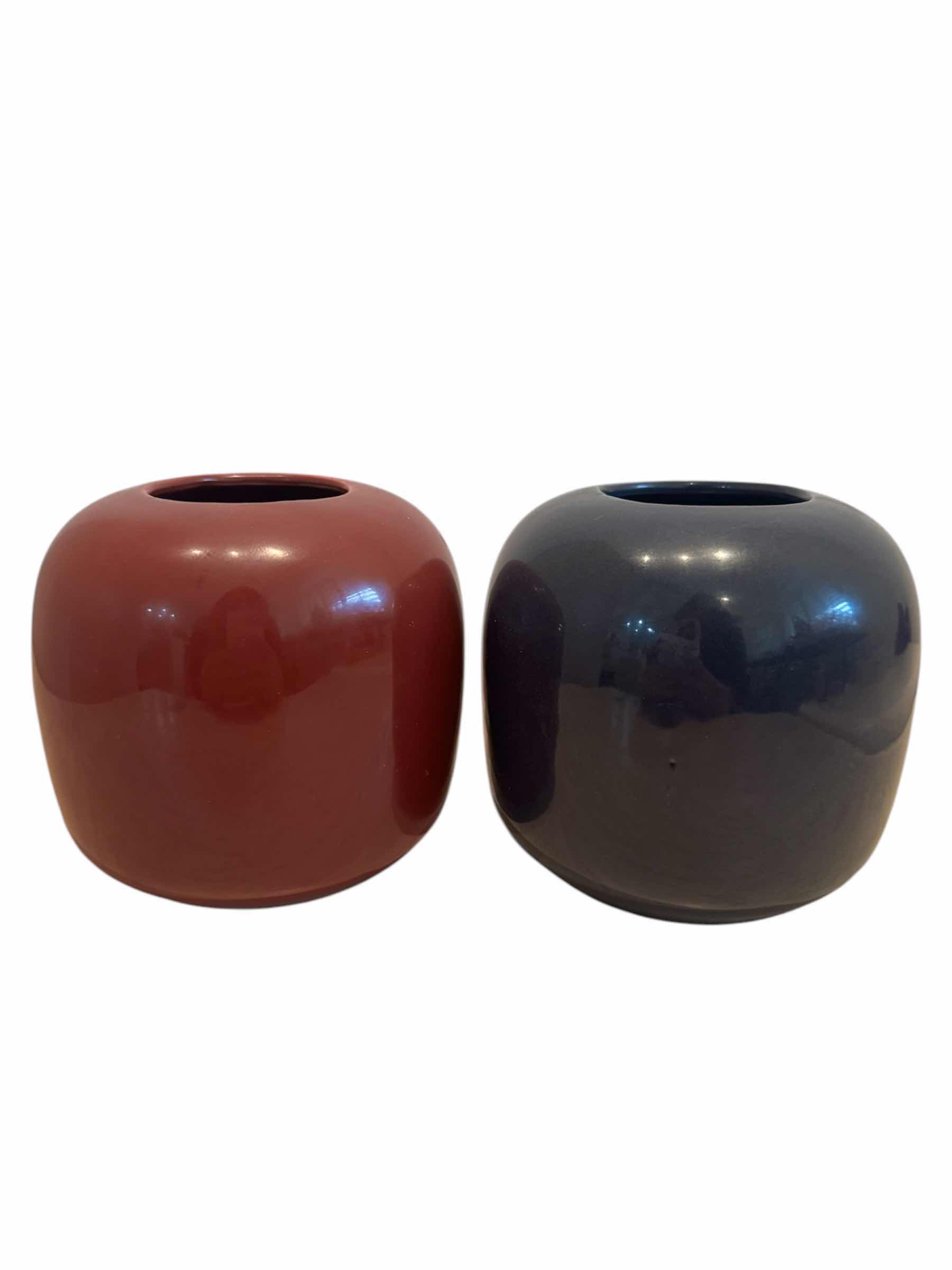 Photo 1 of VINTAGE GLASS BOWL AND 2 CERAMIC VASES

BOWL
12” X H6”

VASES
4” X H4.75”