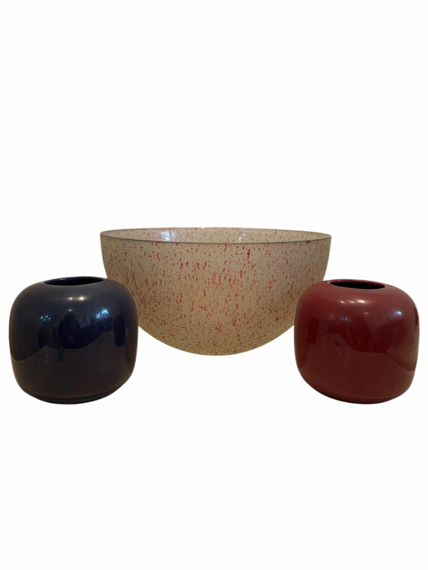 Photo 1 of VINTAGE GLASS BOWL AND 2 CERAMIC VASES

BOWL
12” X H6”

VASES
4” X H4.75”