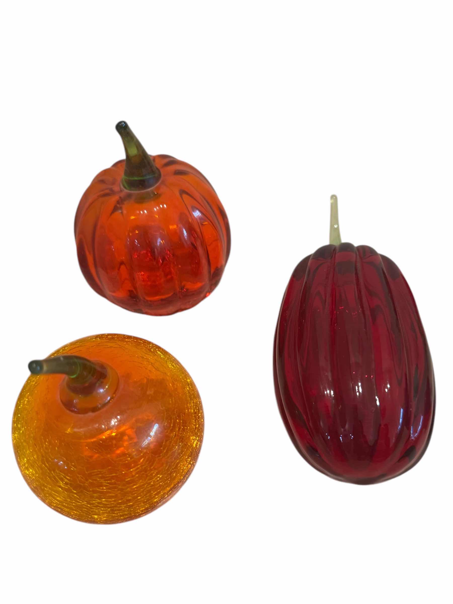 Photo 1 of VINTAGE GLASS FRUIT BOWL, HANDBLOWN GLASS, ARTWORK

10” X H8”