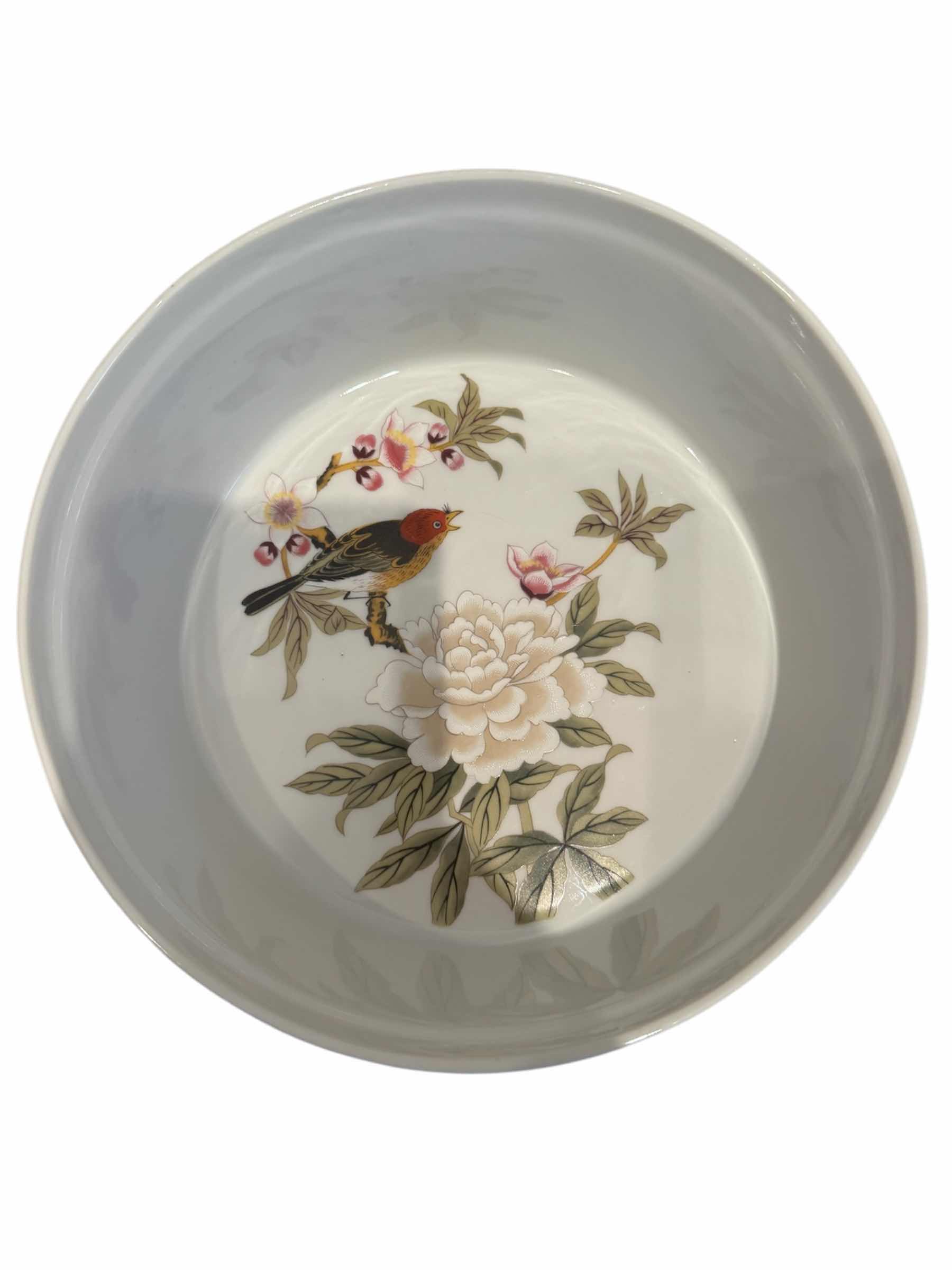 Photo 1 of VINTAGE SHAFFORD CHINESE GARDEN CAKE STAND AND SERVING BOWL, FINE CHINA 

BOWL
8.25” X H3”

CAKE STAND
10” X H4.5”