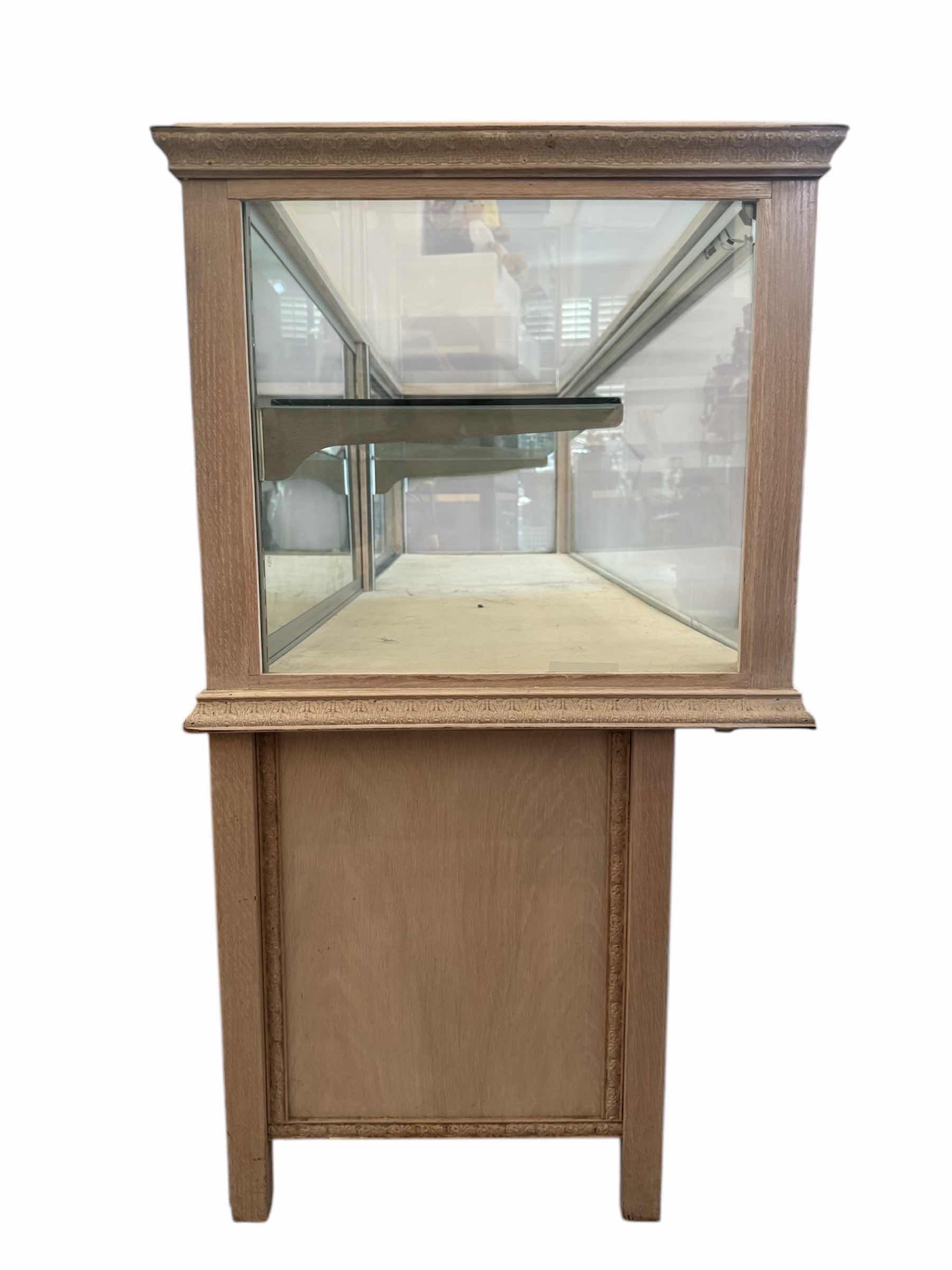 Photo 1 of DISPLAY CASE, GLASS SHOWCASE, GLASS COUNTERTOP

70.5” X 21” X H37.5”