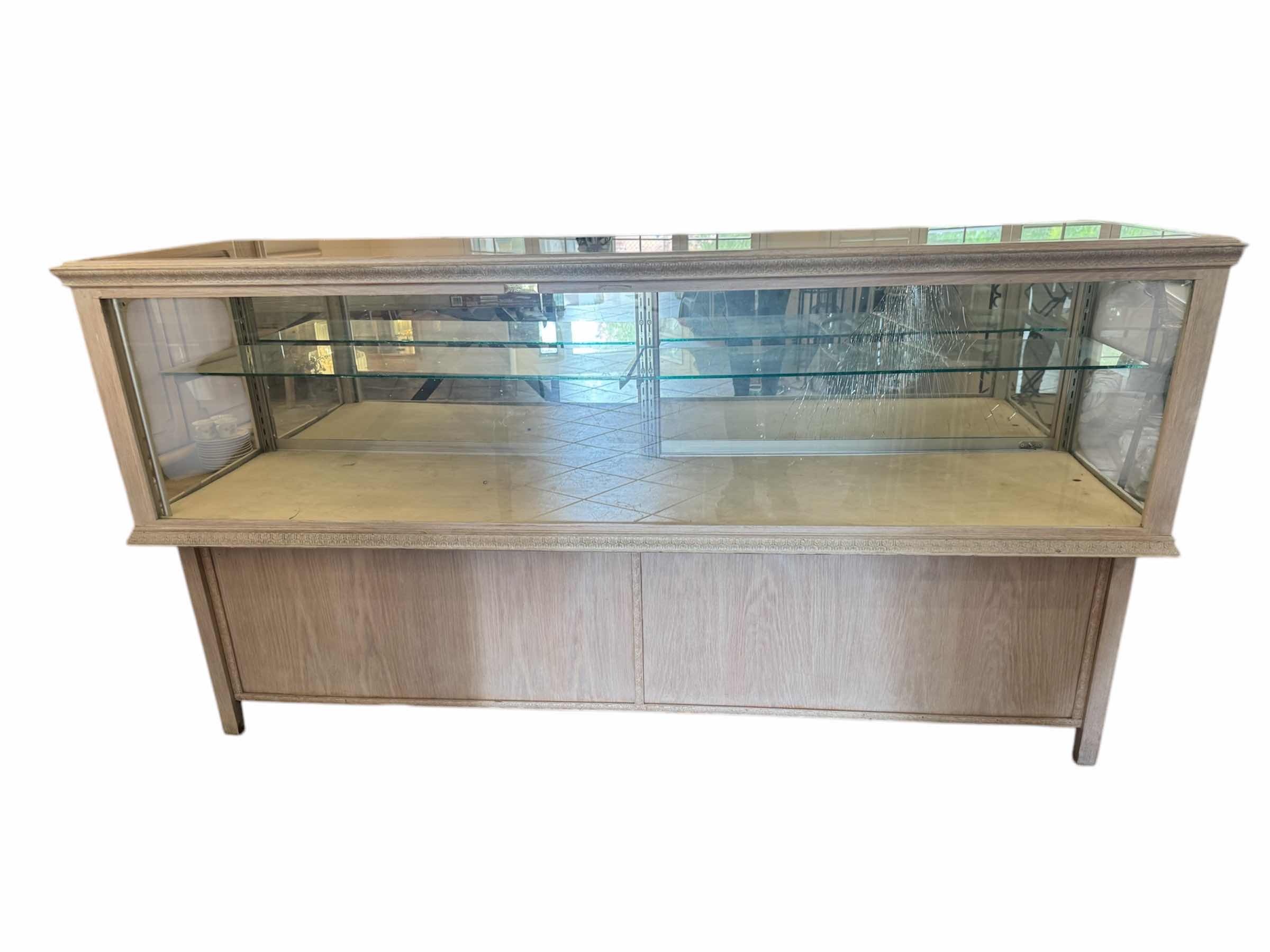 Photo 1 of DISPLAY CASE, GLASS SHOWCASE, GLASS COUNTERTOP

70.5” X 21” X H37.5”