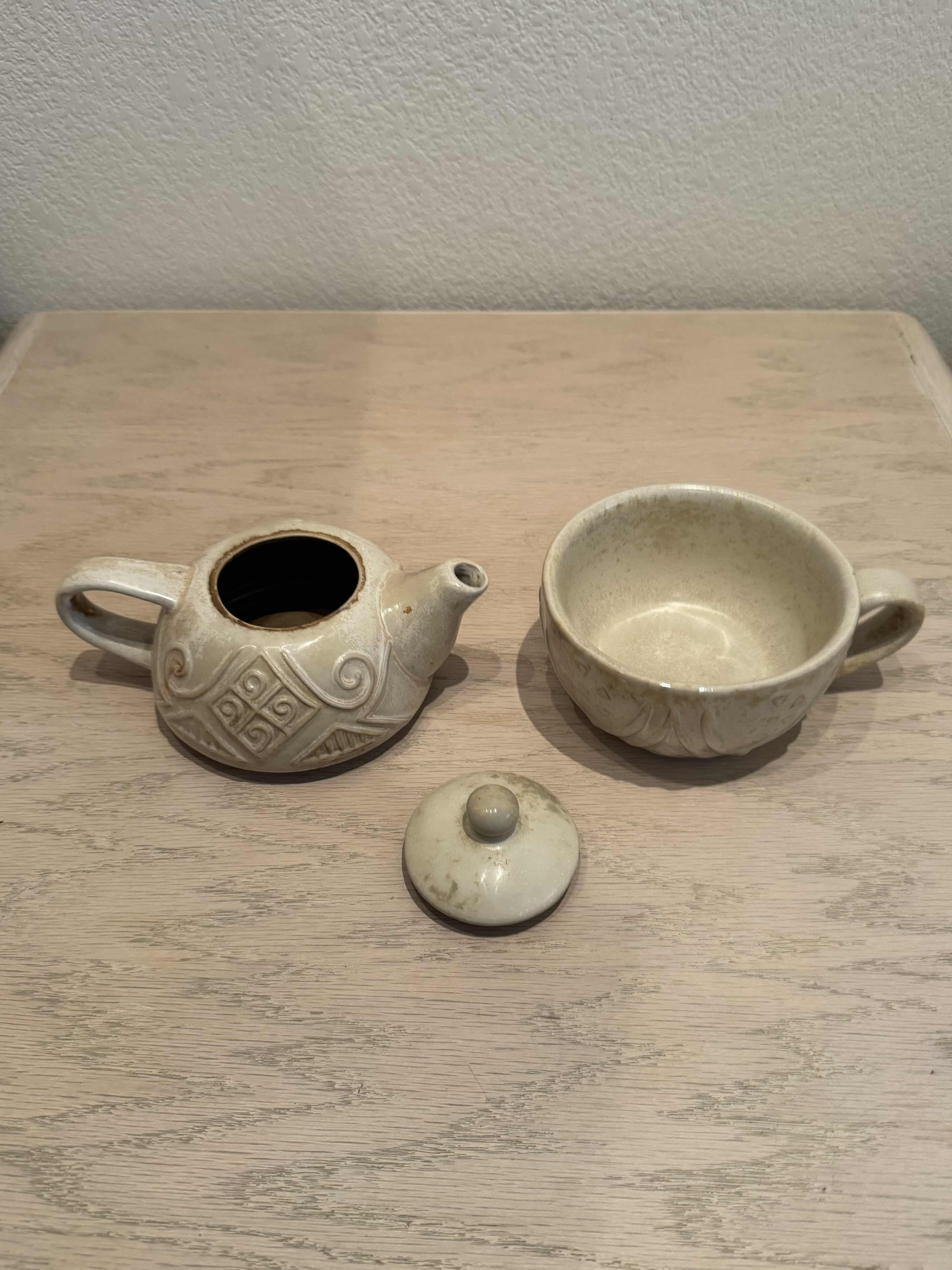 Photo 1 of POTTERY TEA FOR ONE TEAPOT AND TEACUP, CERAMIC

7” X H5.75”