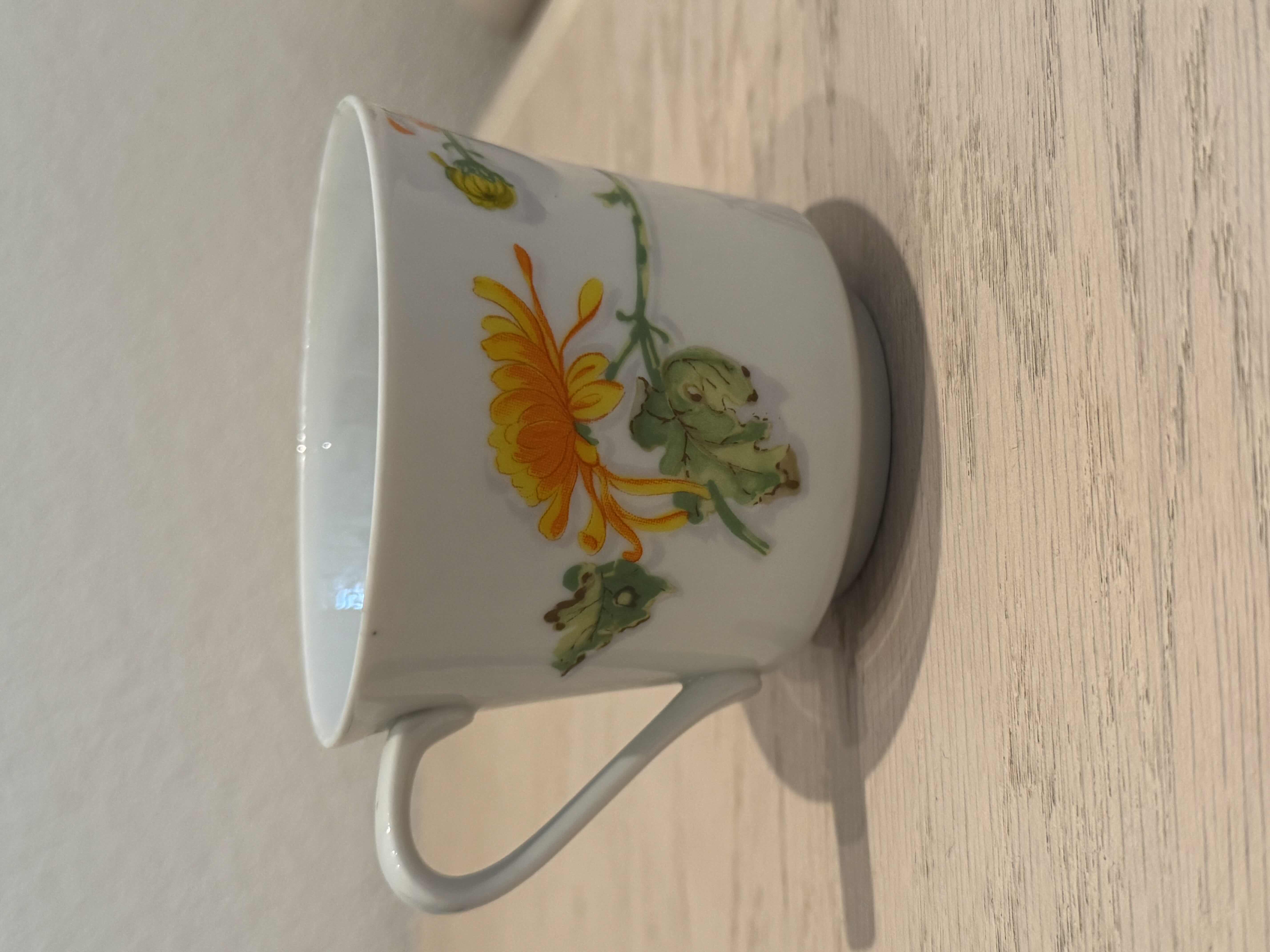 Photo 1 of VINTAGE CHRYSANTHEMUM TEACUPS AND SAUCERS, YELLOW AND ORANGE FLOWERS, 20 PIECES 

SAUCERS
D8.5”

CUPS
4.25” X H3”