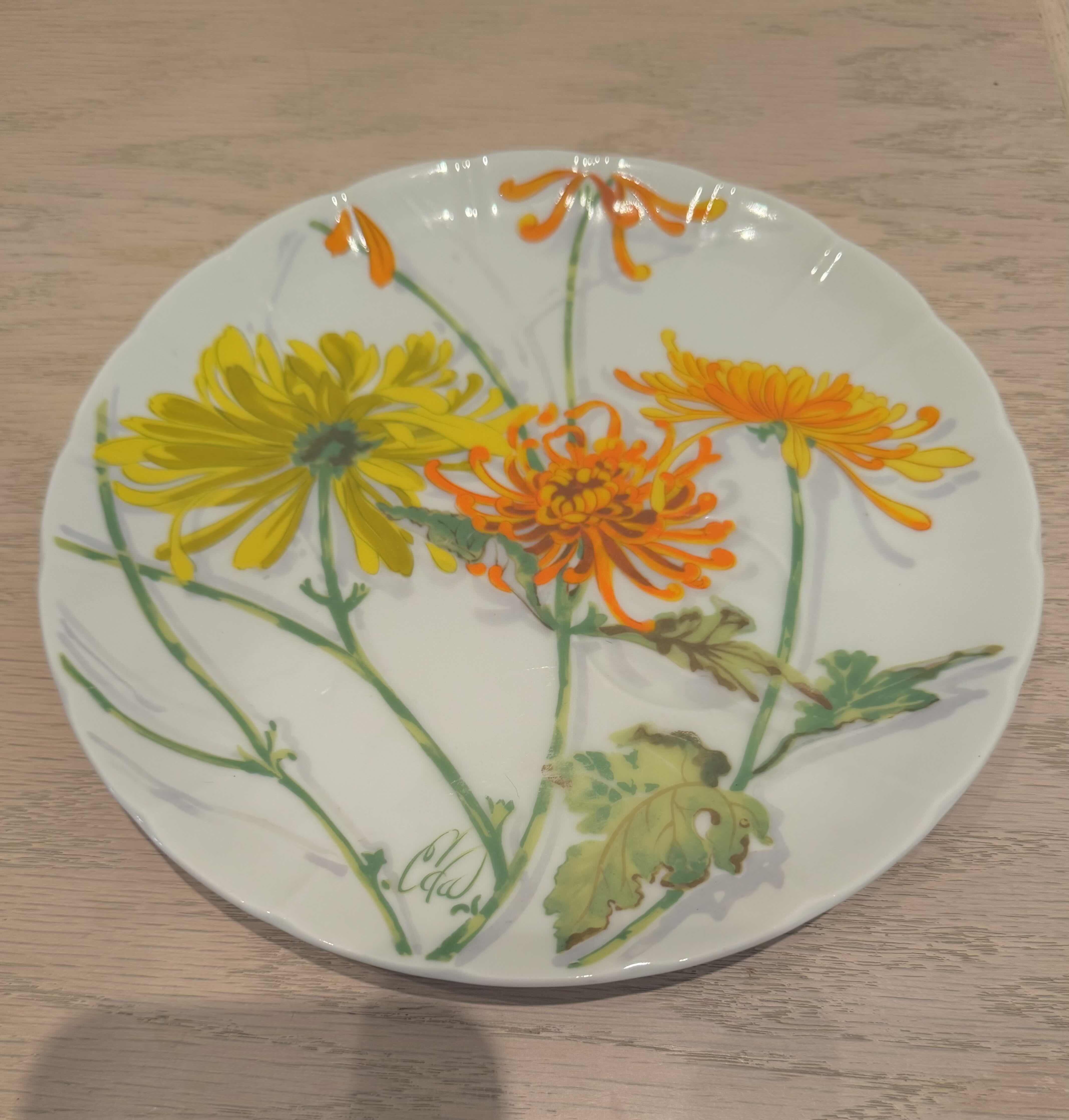 Photo 1 of VINTAGE CHRYSANTHEMUM TEACUPS AND SAUCERS, YELLOW AND ORANGE FLOWERS, 20 PIECES 

SAUCERS
D8.5”

CUPS
4.25” X H3”