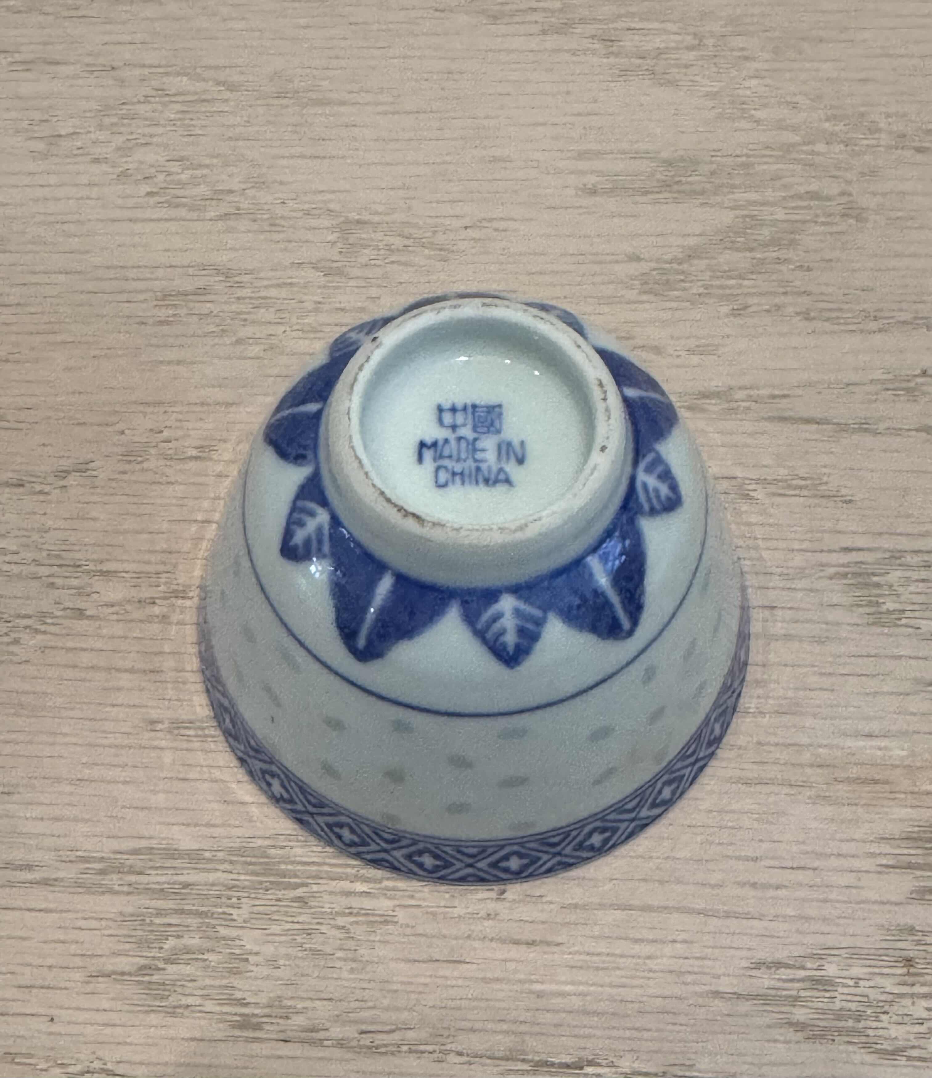 Photo 1 of VINTAGE CHINA BLUE AND WHITE RICE EYE ASSORTED BOWLS, FINE CHINA, 16 PIECES

SALT AND PEPPER SHAKER
H2.25”

TEACUP
D3.75” X H2.25”

BOWL
4* D4”

BOWL
D3.5” X H1”

BOWL
2* D4” X H2”

BOWL
3* D5” X H2”

TEACUP
D3” X H2.25”