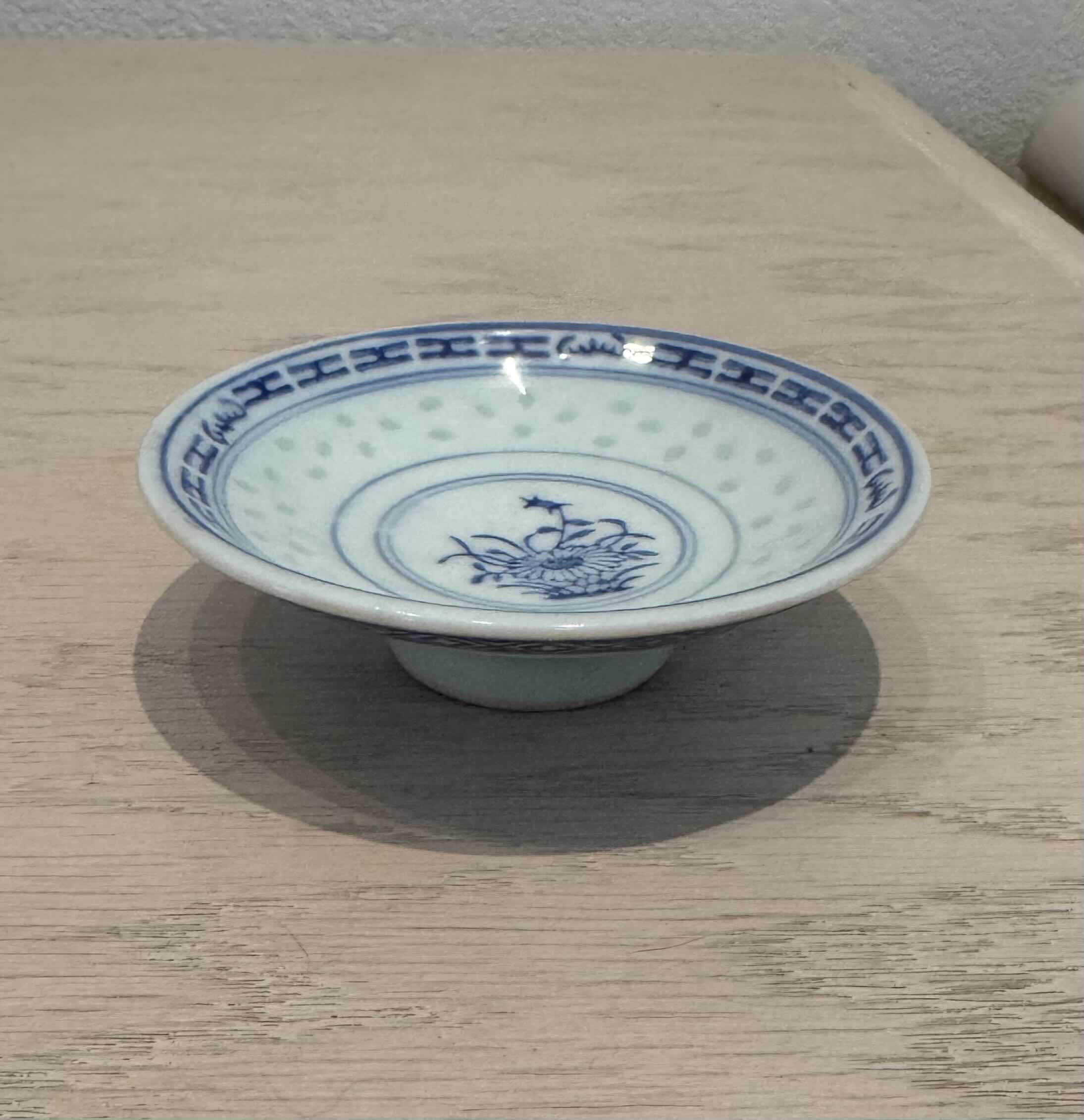 Photo 1 of VINTAGE CHINA BLUE AND WHITE RICE EYE ASSORTED BOWLS, FINE CHINA, 16 PIECES

SALT AND PEPPER SHAKER
H2.25”

TEACUP
D3.75” X H2.25”

BOWL
4* D4”

BOWL
D3.5” X H1”

BOWL
2* D4” X H2”

BOWL
3* D5” X H2”

TEACUP
D3” X H2.25”
