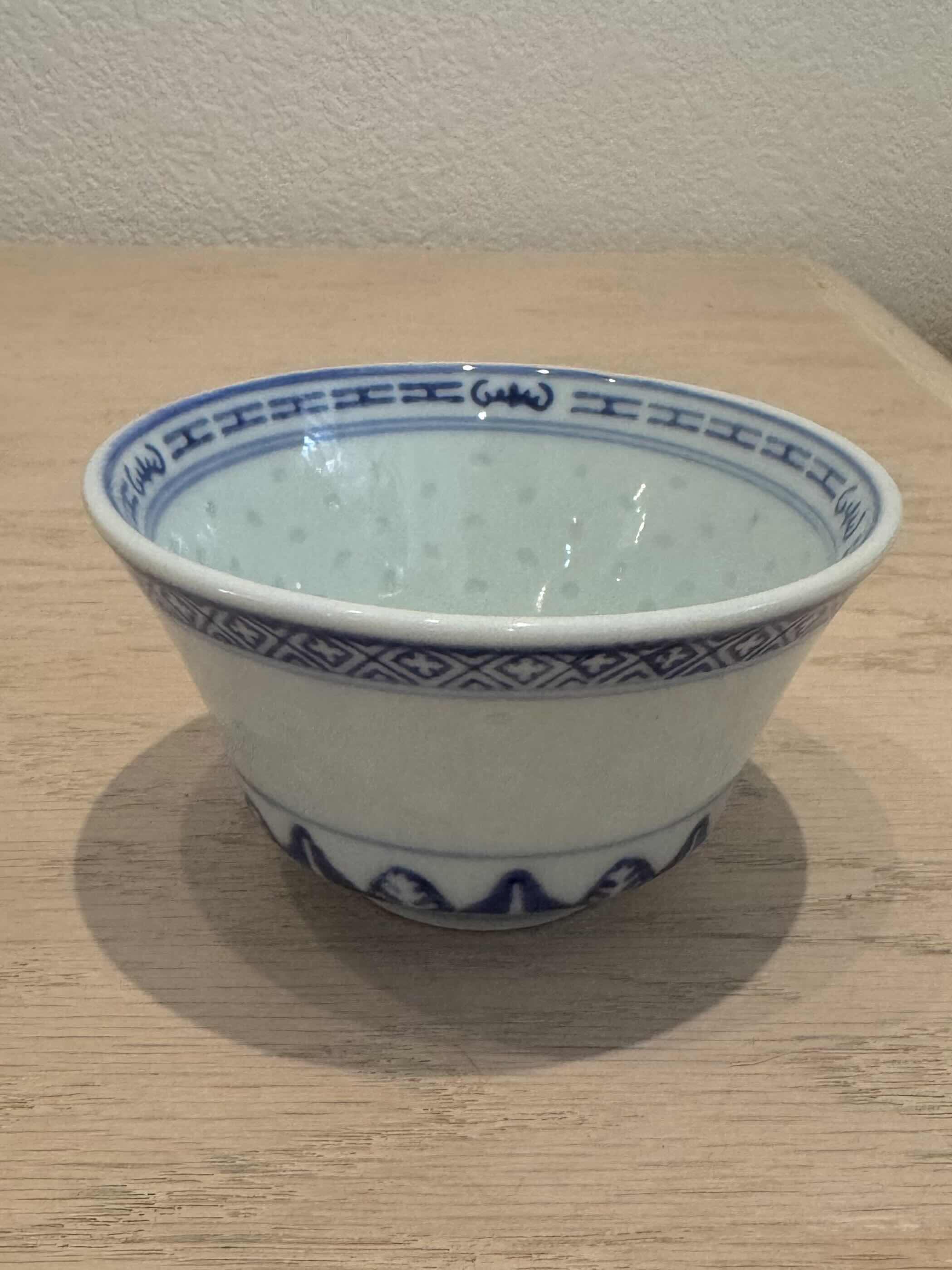 Photo 1 of VINTAGE CHINA BLUE AND WHITE RICE EYE ASSORTED BOWLS, FINE CHINA, 16 PIECES

SALT AND PEPPER SHAKER
H2.25”

TEACUP
D3.75” X H2.25”

BOWL
4* D4”

BOWL
D3.5” X H1”

BOWL
2* D4” X H2”

BOWL
3* D5” X H2”

TEACUP
D3” X H2.25”