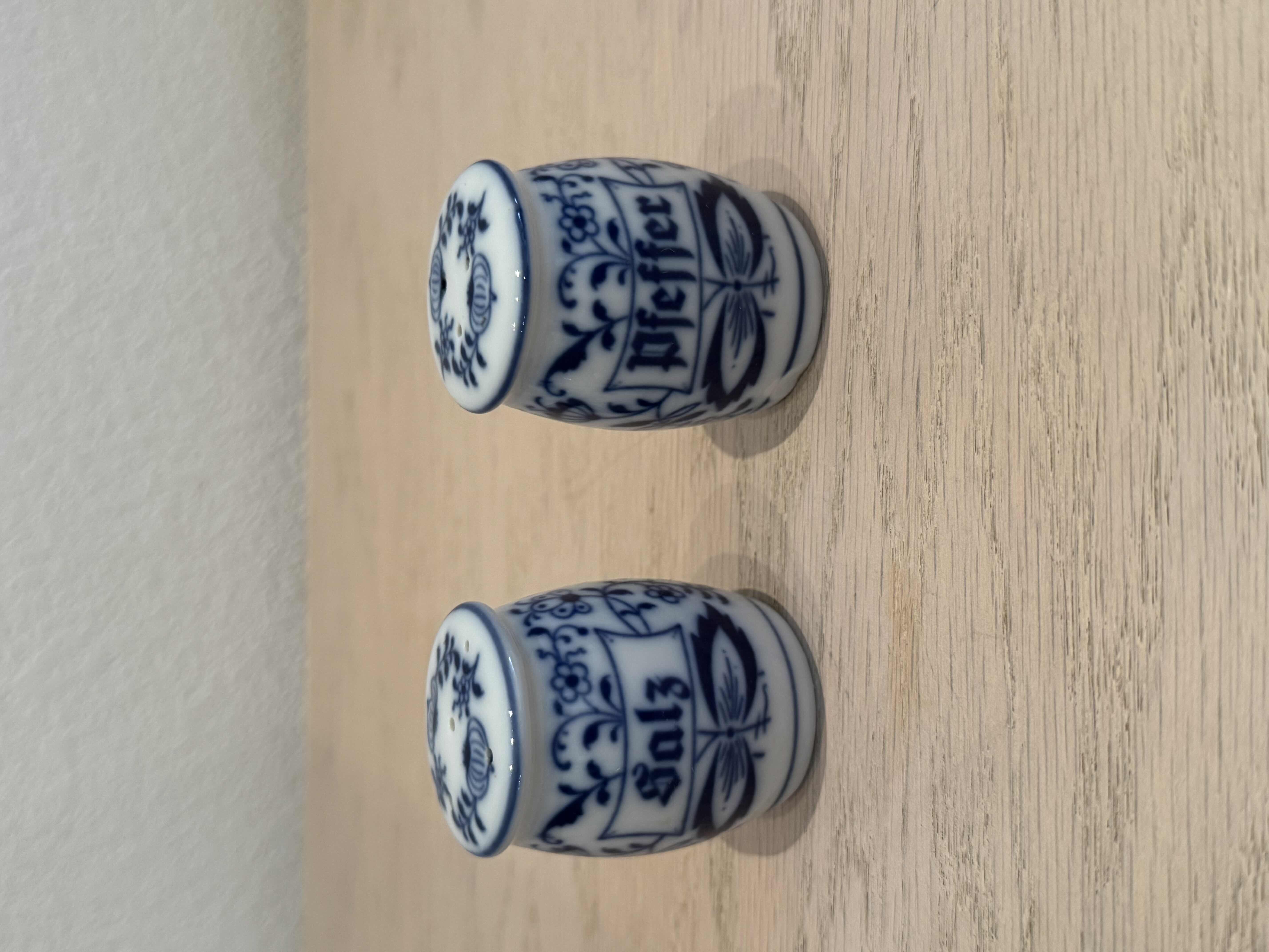 Photo 1 of VINTAGE CHINA BLUE AND WHITE RICE EYE ASSORTED BOWLS, FINE CHINA, 16 PIECES

SALT AND PEPPER SHAKER
H2.25”

TEACUP
D3.75” X H2.25”

BOWL
4* D4”

BOWL
D3.5” X H1”

BOWL
2* D4” X H2”

BOWL
3* D5” X H2”

TEACUP
D3” X H2.25”