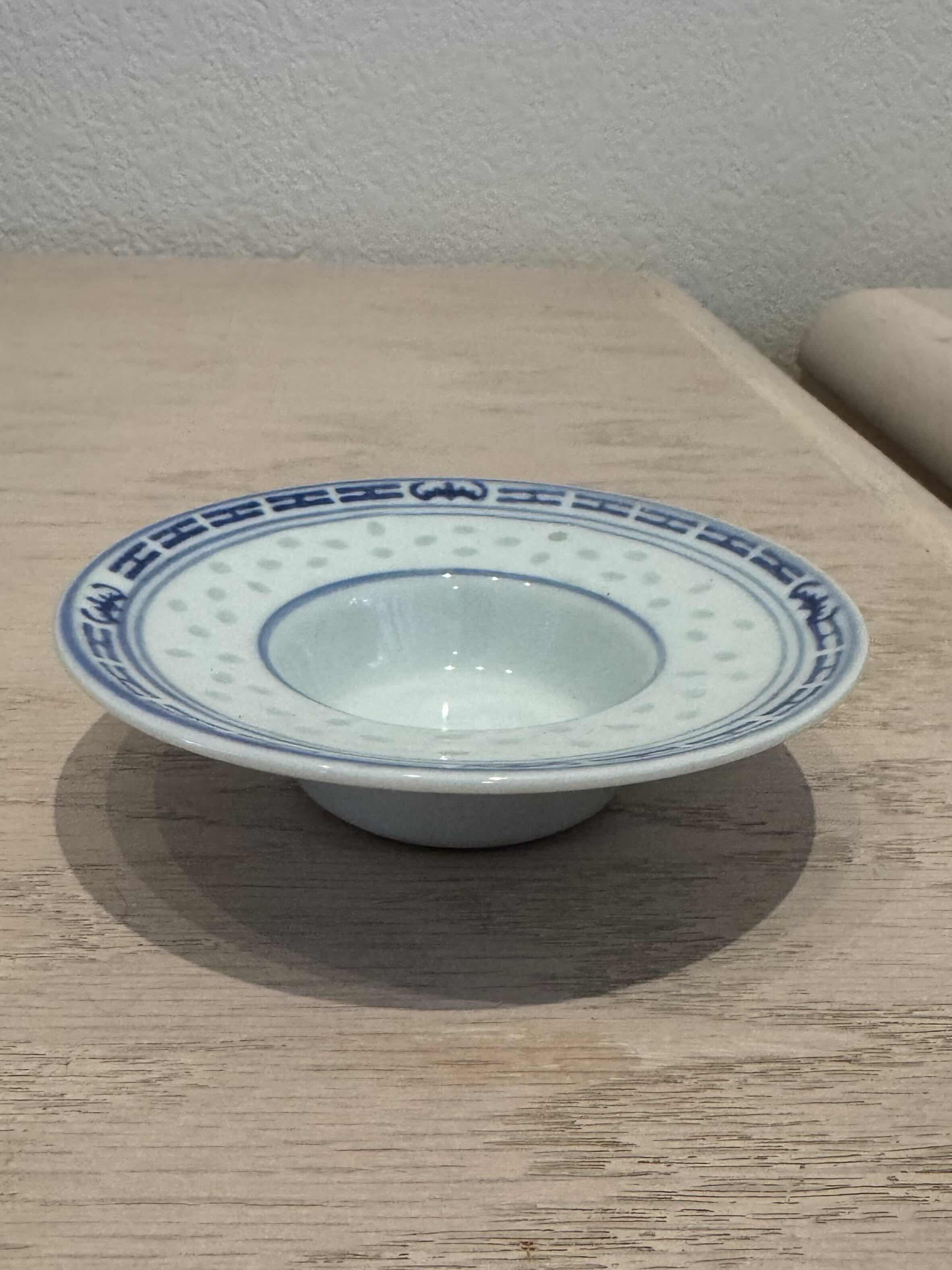 Photo 1 of VINTAGE CHINA BLUE AND WHITE RICE EYE ASSORTED BOWLS, FINE CHINA, 16 PIECES

SALT AND PEPPER SHAKER
H2.25”

TEACUP
D3.75” X H2.25”

BOWL
4* D4”

BOWL
D3.5” X H1”

BOWL
2* D4” X H2”

BOWL
3* D5” X H2”

TEACUP
D3” X H2.25”
