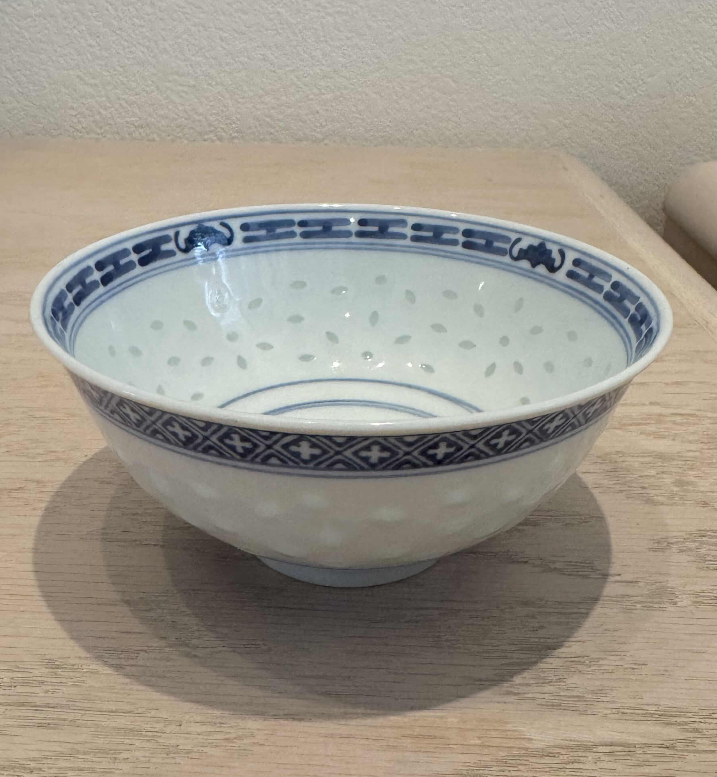 Photo 1 of VINTAGE CHINA BLUE AND WHITE RICE EYE ASSORTED BOWLS, FINE CHINA, 16 PIECES

SALT AND PEPPER SHAKER
H2.25”

TEACUP
D3.75” X H2.25”

BOWL
4* D4”

BOWL
D3.5” X H1”

BOWL
2* D4” X H2”

BOWL
3* D5” X H2”

TEACUP
D3” X H2.25”