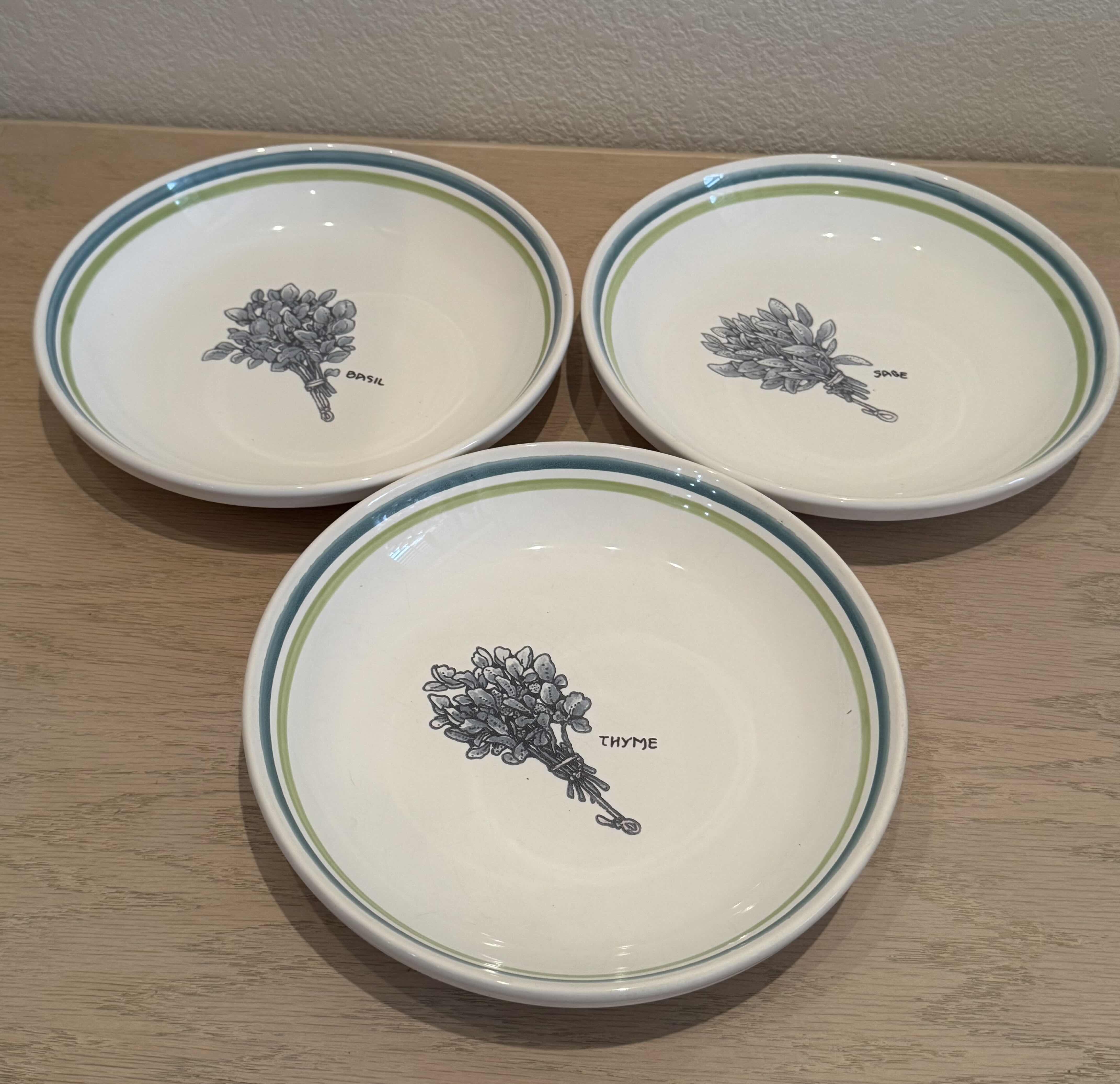 Photo 1 of VINTAGE VILLEROY AND BOCH PORCELAIN FRUIT BOWL AND HIMARK BOTANICAL PLATES, 6 PIECES

FRUIT BOWL
D8.25” X H3.5”

PLATES
D8.25” X H1.75”