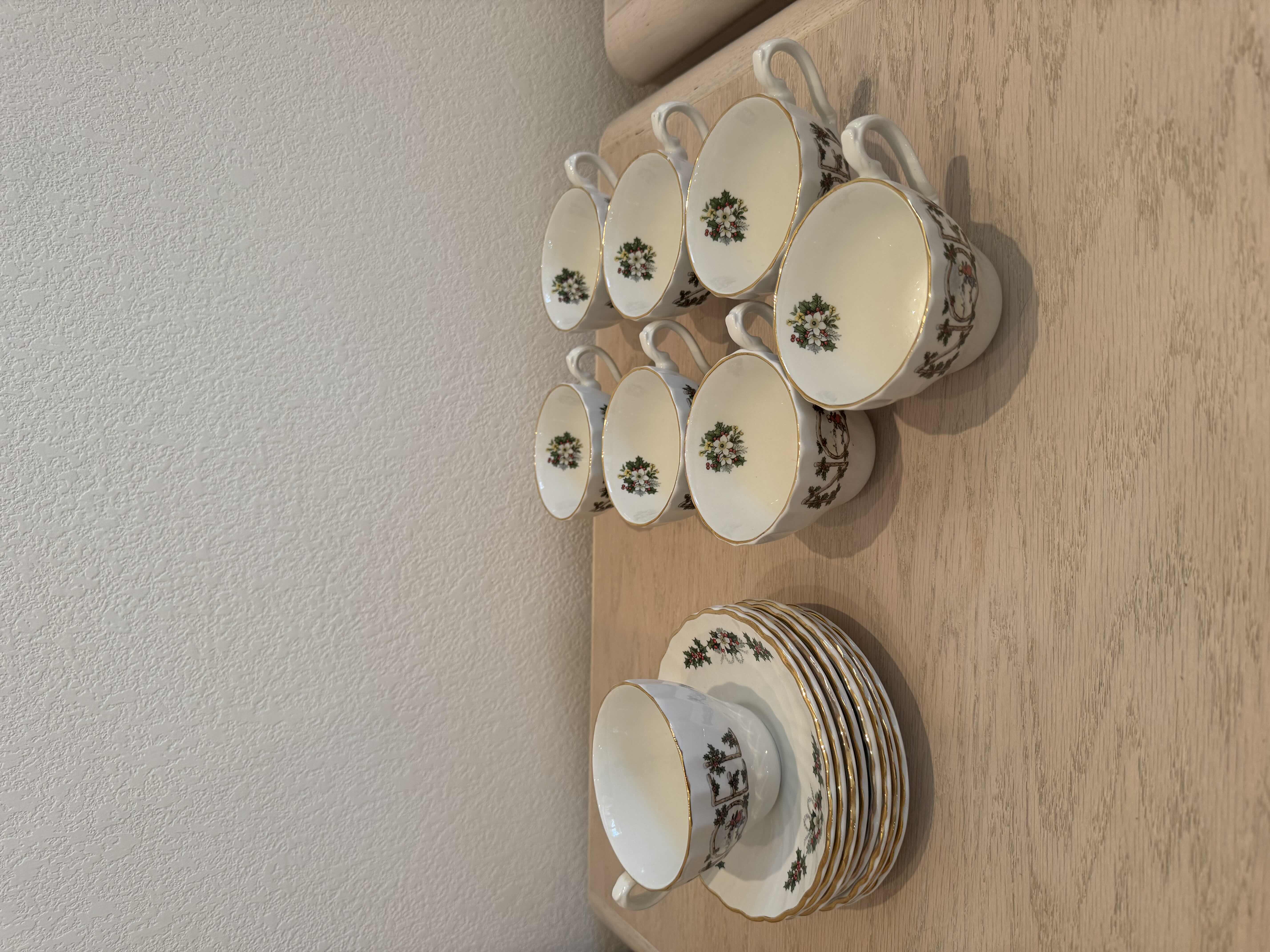 Photo 1 of VINTAGE NOEL FINE ENGLISH TABLEWARE TEACUPS AND SAUCERS, 16 PIECES
TEACUPS
D3.5” X H2.75”
SAUCERS
D5.5”