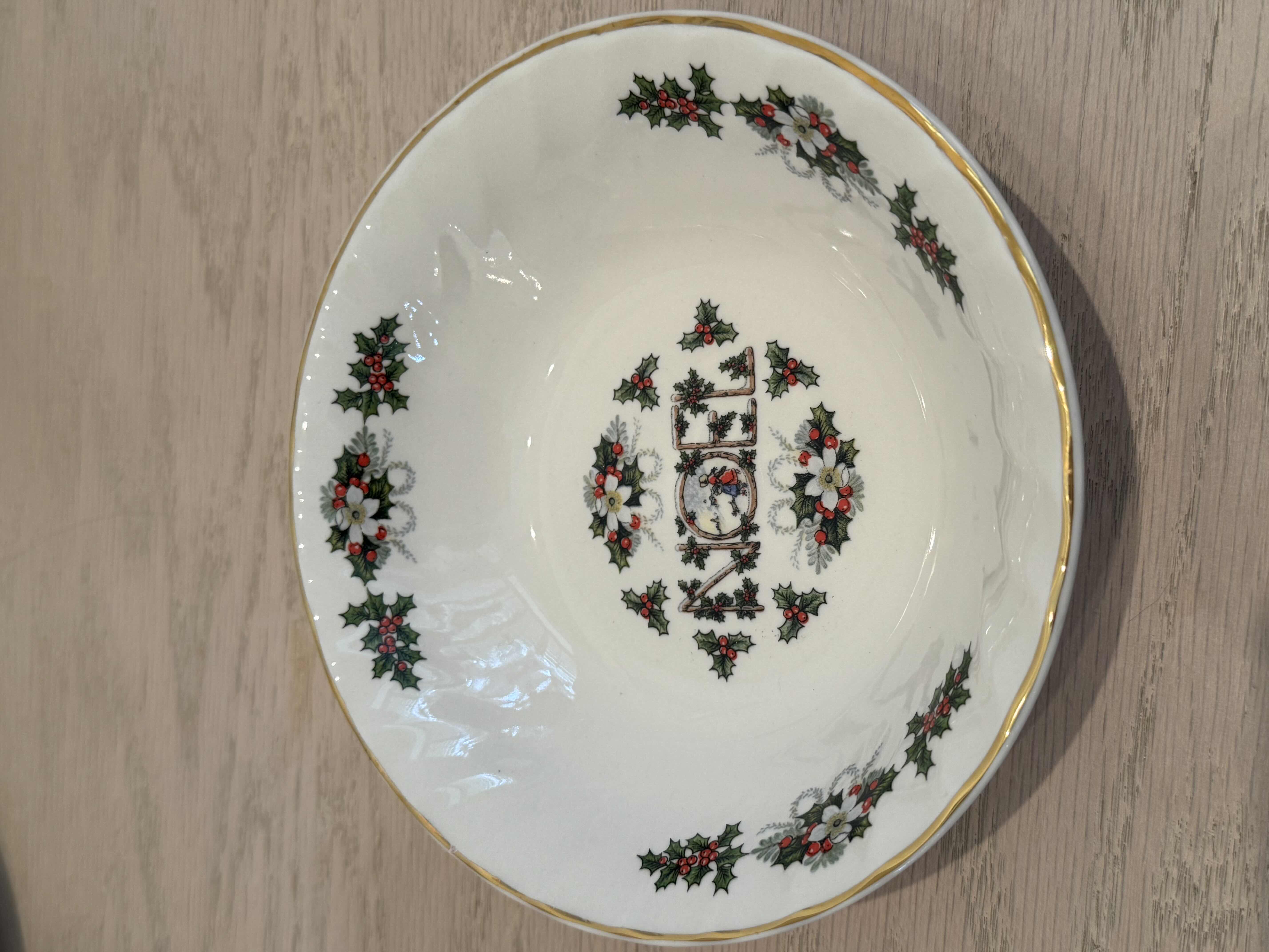 Photo 1 of VINTAGE NOEL FINE ENGLISH TABLEWARE, PLATES AND BOWLS, 16 PIECES

BOWLS
D6.25” X H1.75”

PLATES
D7”