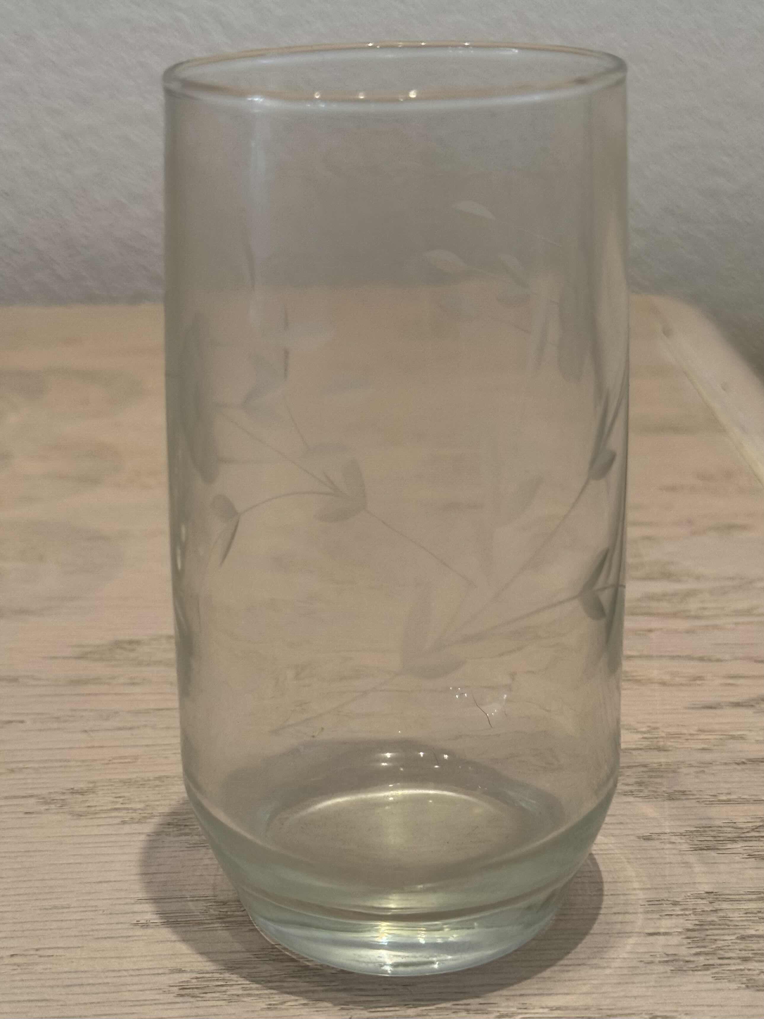 Photo 1 of VINTAGE CRYSTAL PRINCESS HOUSE DRINKING GLASSES, 8 PIECES

D3” X H5”