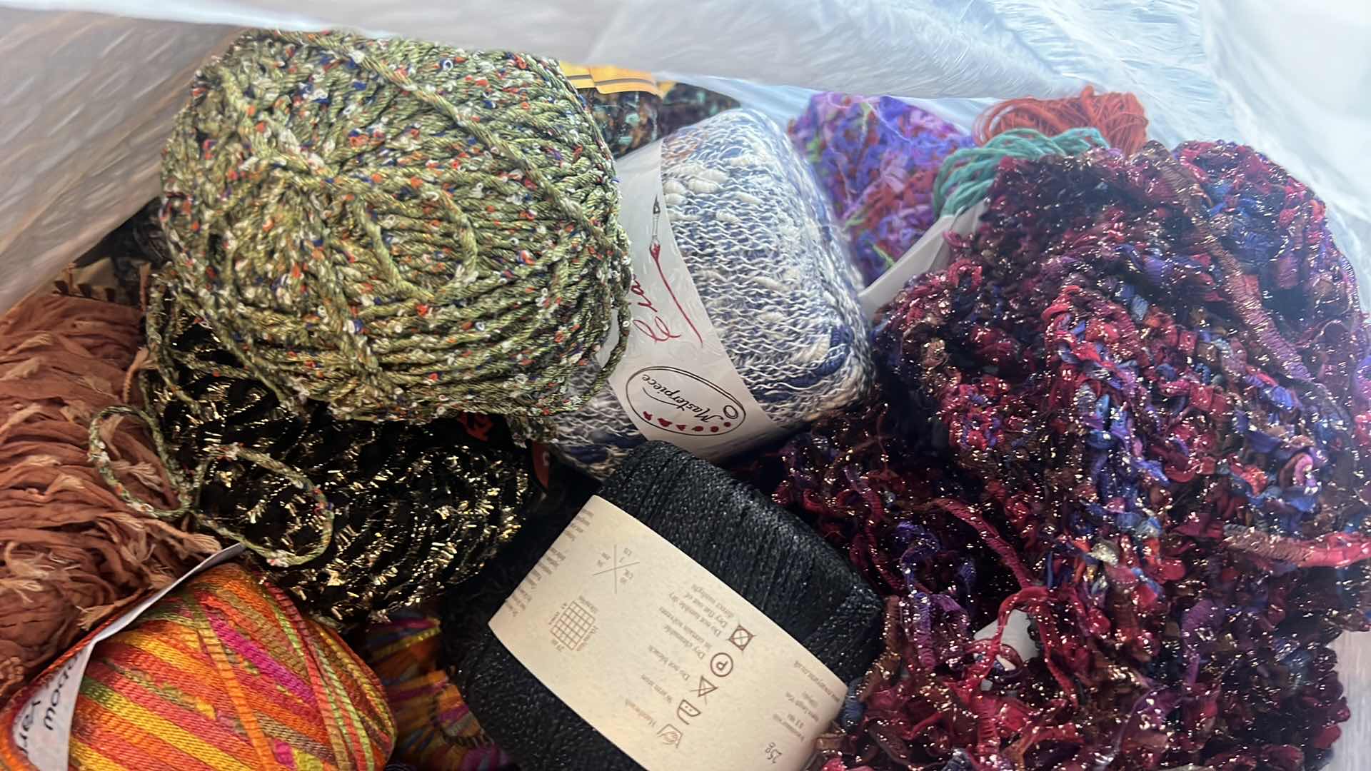Photo 1 of CONTENTS OF BAG: MULTICOLOR YARNS 20 +