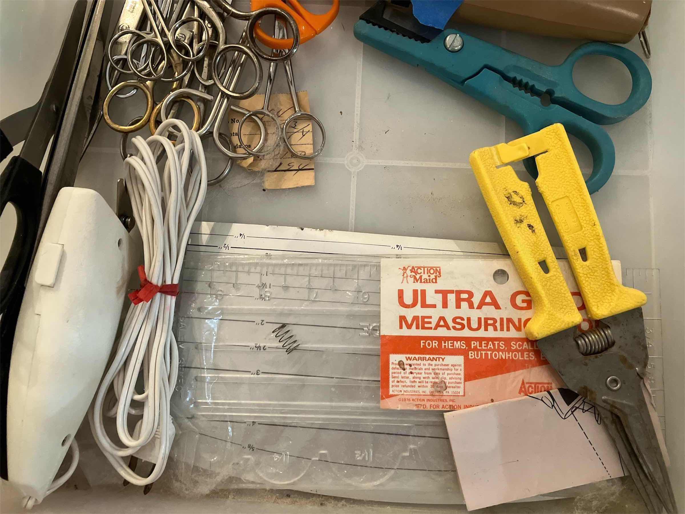 Photo 1 of ELECTRIC AND MANUAL CRAFTING SCISSORS