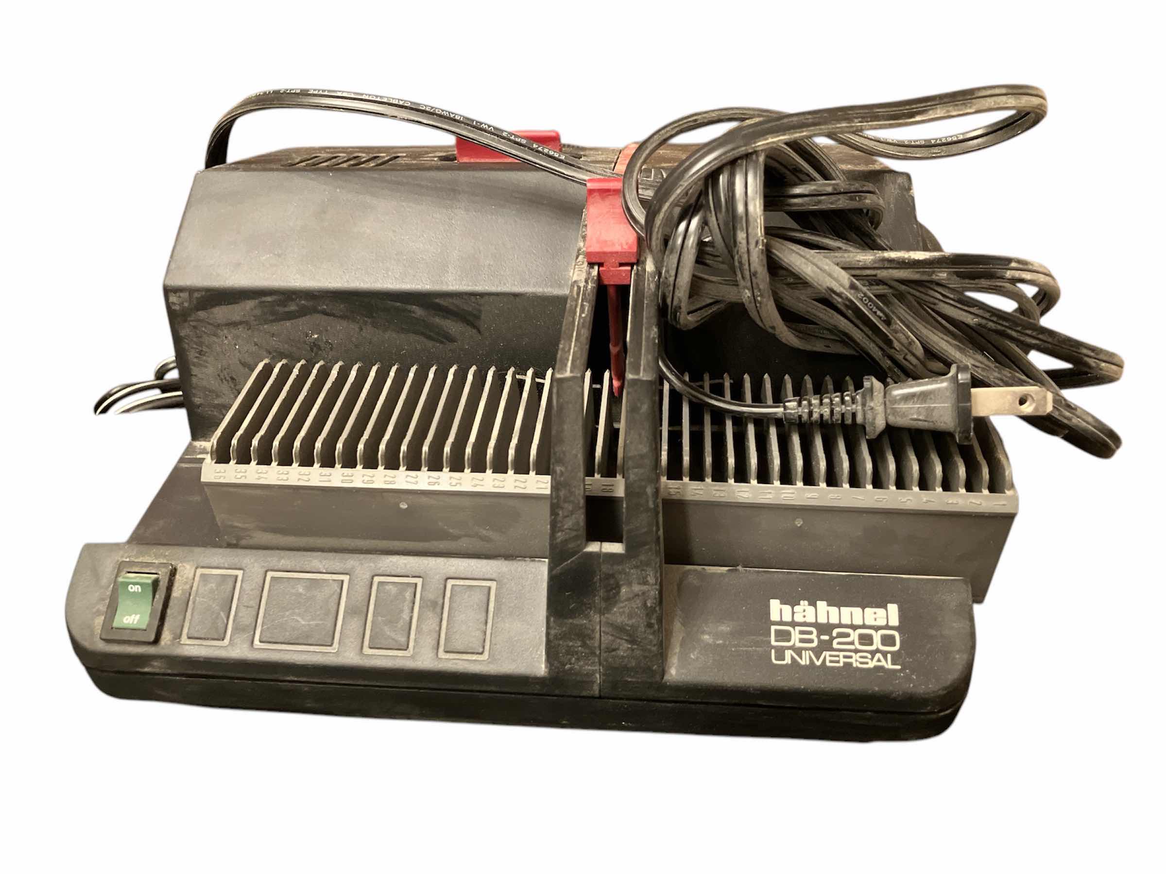 Photo 1 of HAHNEL DB-500 UNIVERSAL SLIDE PROJECTOR 35 SLIDE PROJECTOR