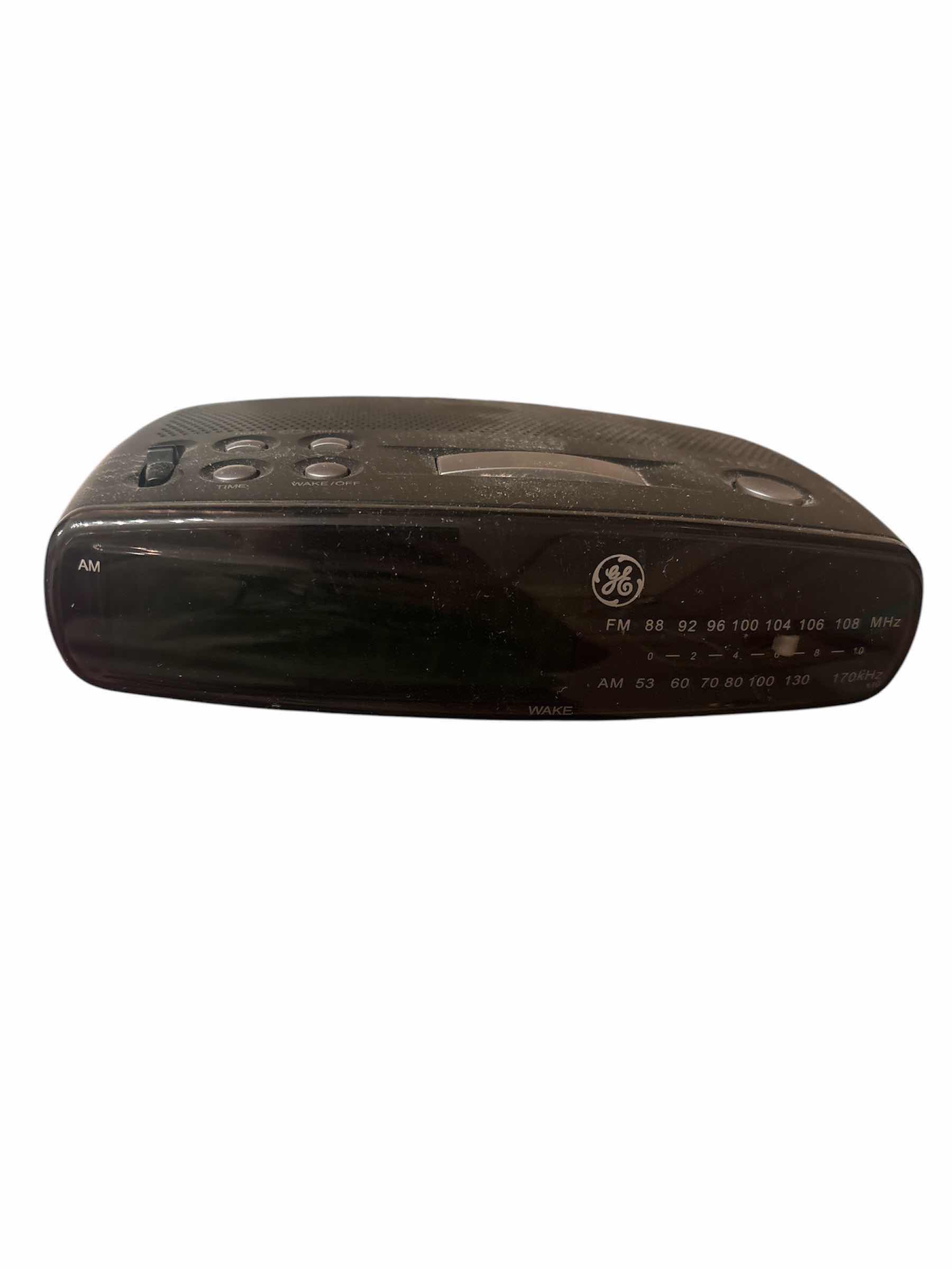 Photo 1 of GE AM/FM DIGITAL ALARM CLOCK RADIO