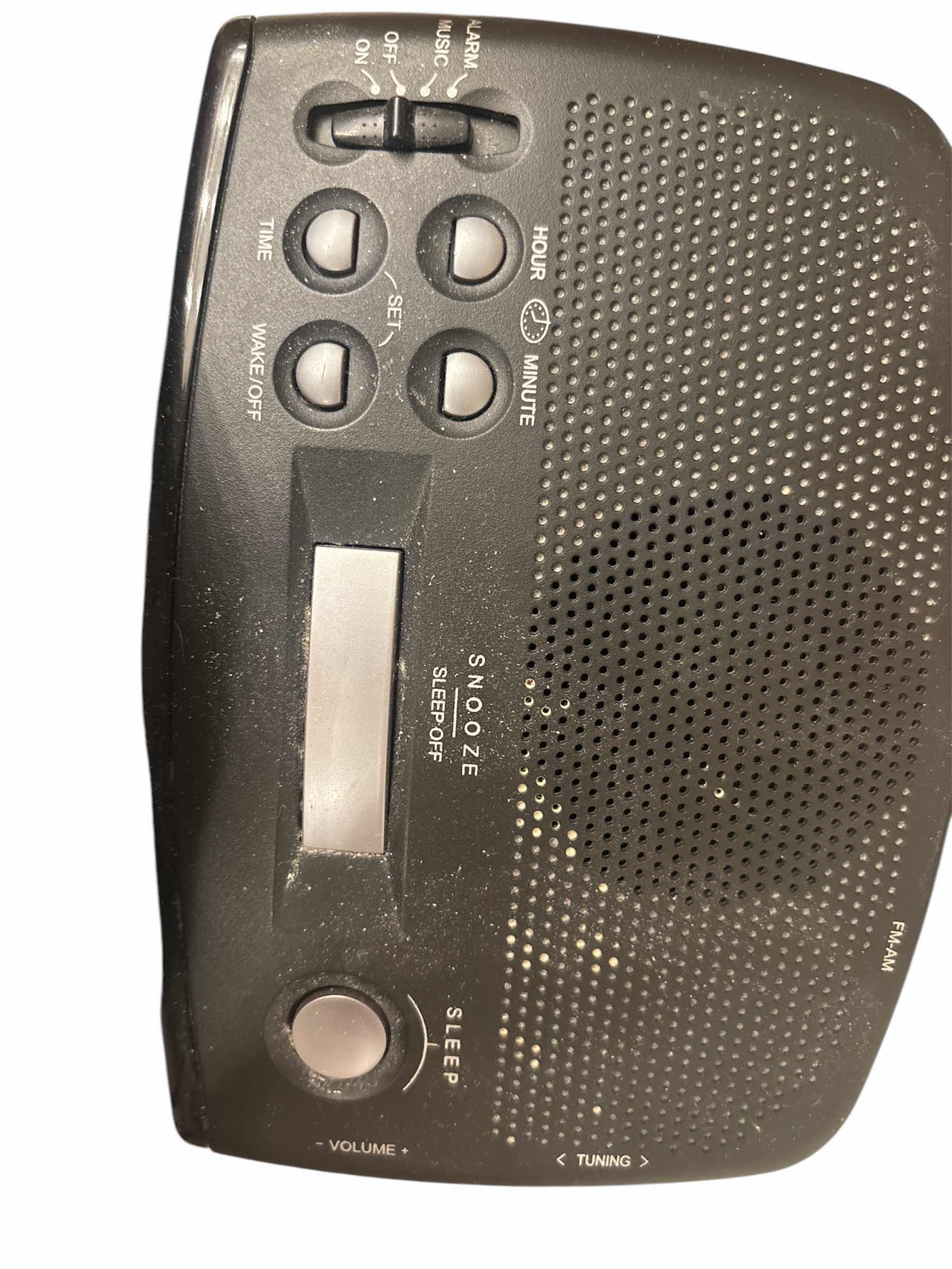 Photo 1 of GE AM/FM DIGITAL ALARM CLOCK RADIO