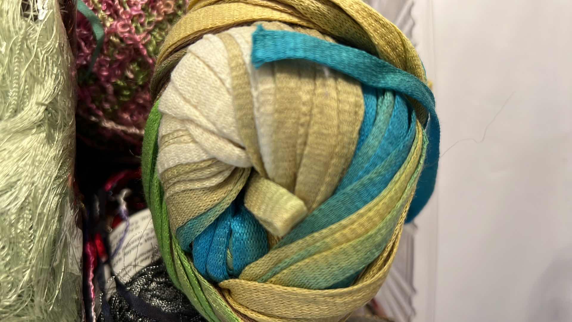 Photo 1 of TRAY OF MIXED THREAD AND YARN