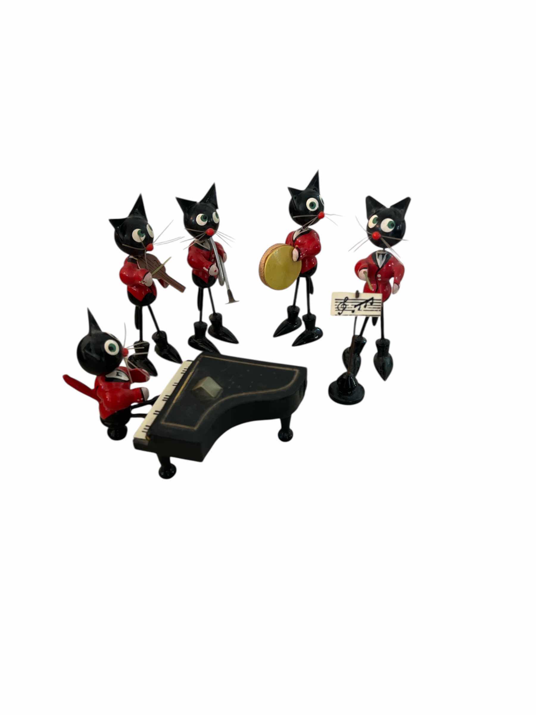 Photo 1 of 7 - PIECE POLISH CARVED WOOD CAT BAND - TALLEST IS 4”