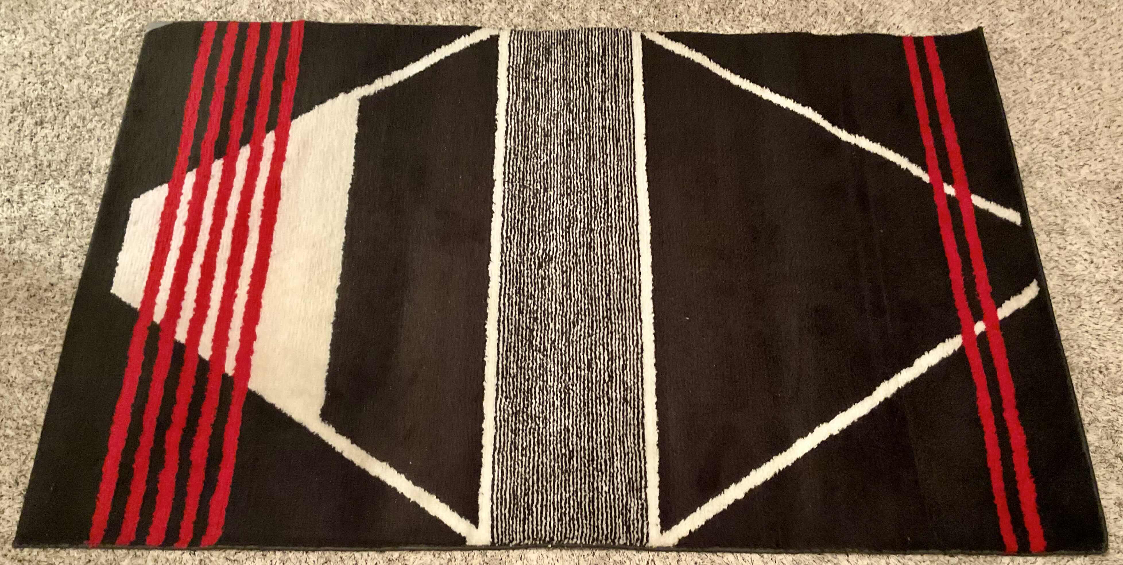 Photo 1 of 63” X 101” MODERN RUG