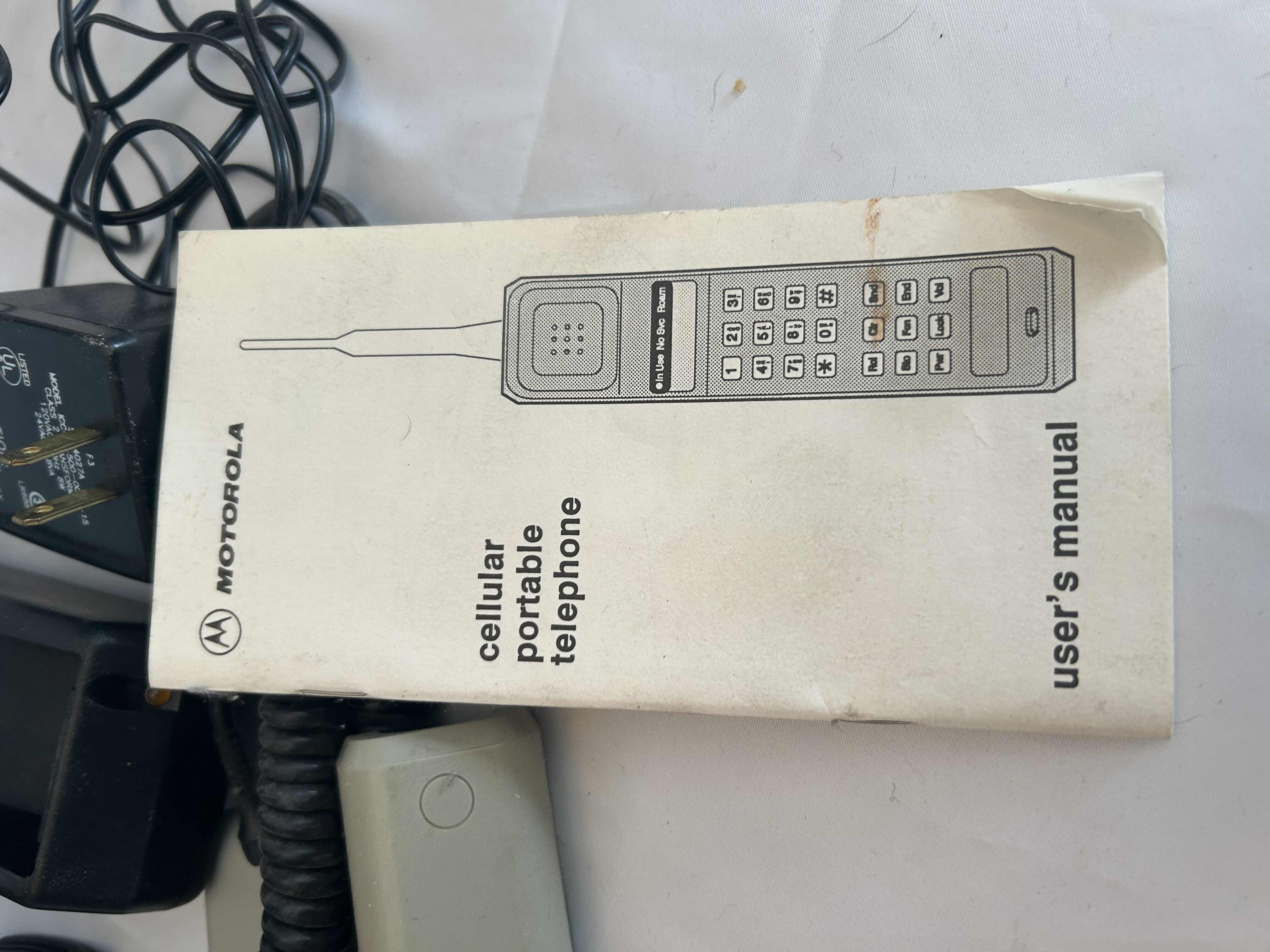 Photo 3 of VINTAGE EARLY MODEL MOTOROLA CELLULAR PORTABLE TELEPHONE.