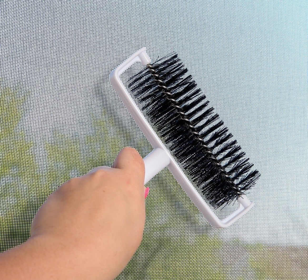 Photo 2 of NEW CASE OF HOME X WINDOW SCREEN CLEANING BRUSHES (50PCS PER CASE)