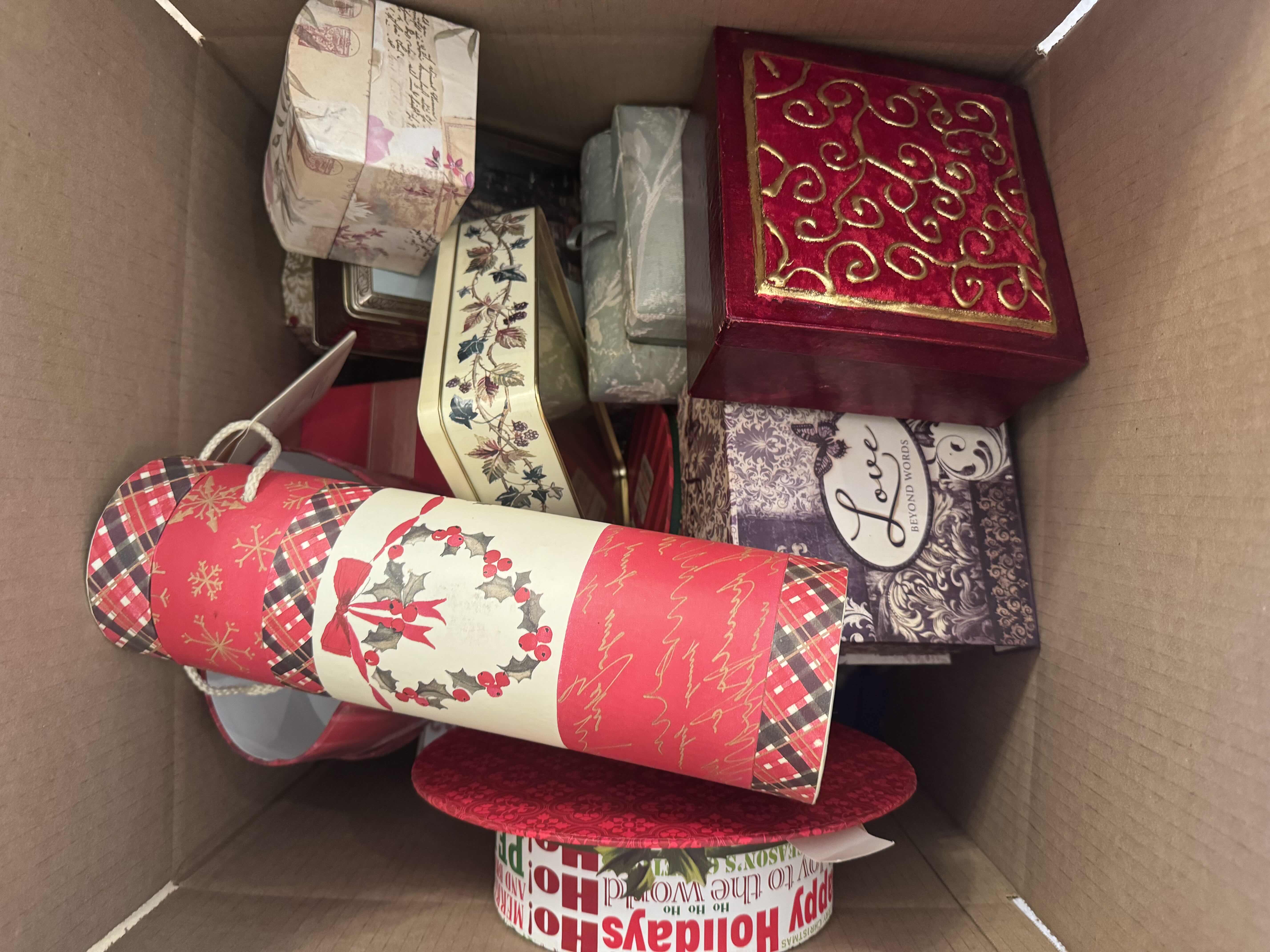 Photo 1 of MEDIU BOX FILLED WITH CARDBOARD GIFT BOXES
