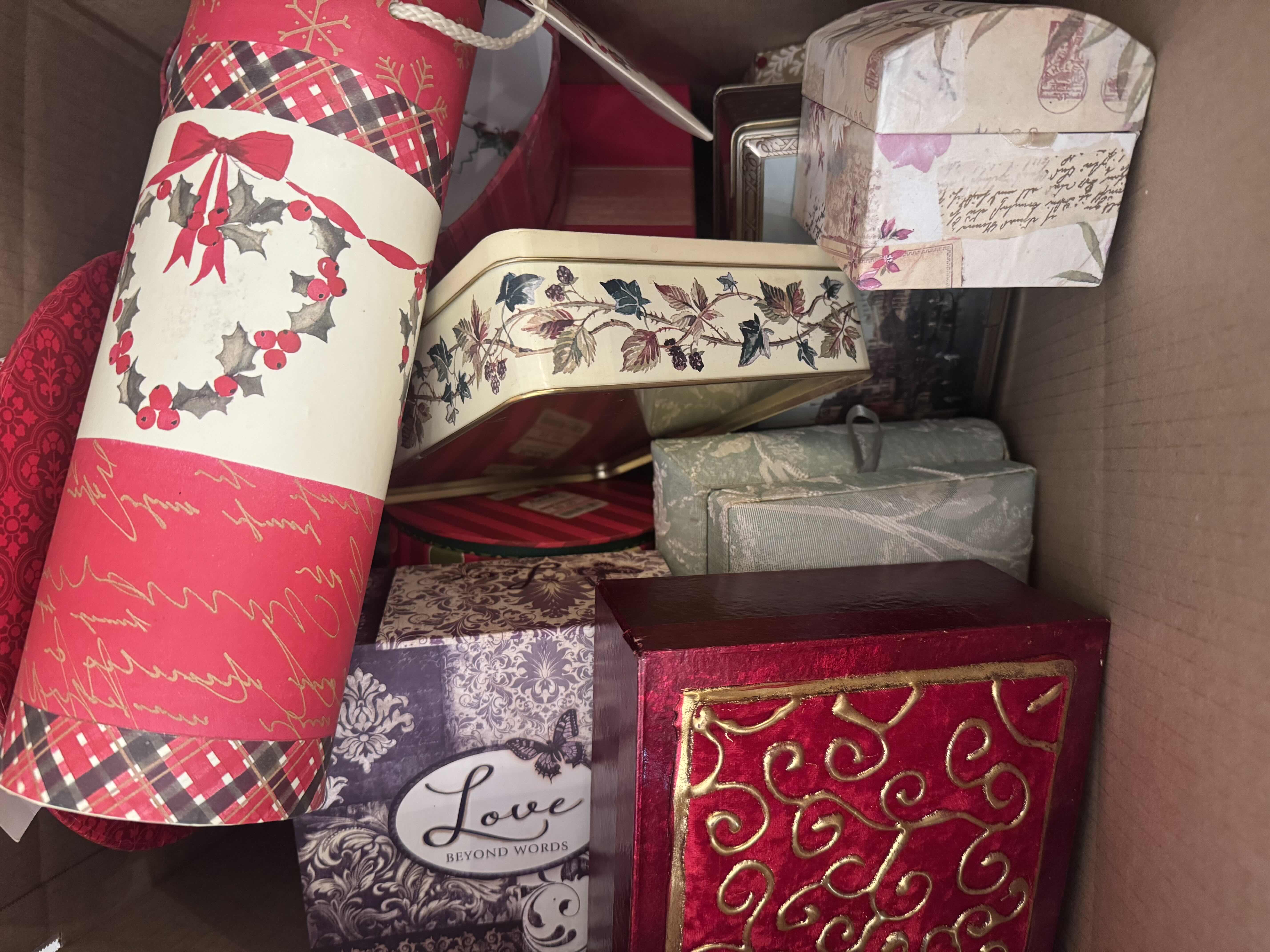 Photo 1 of MEDIU BOX FILLED WITH CARDBOARD GIFT BOXES