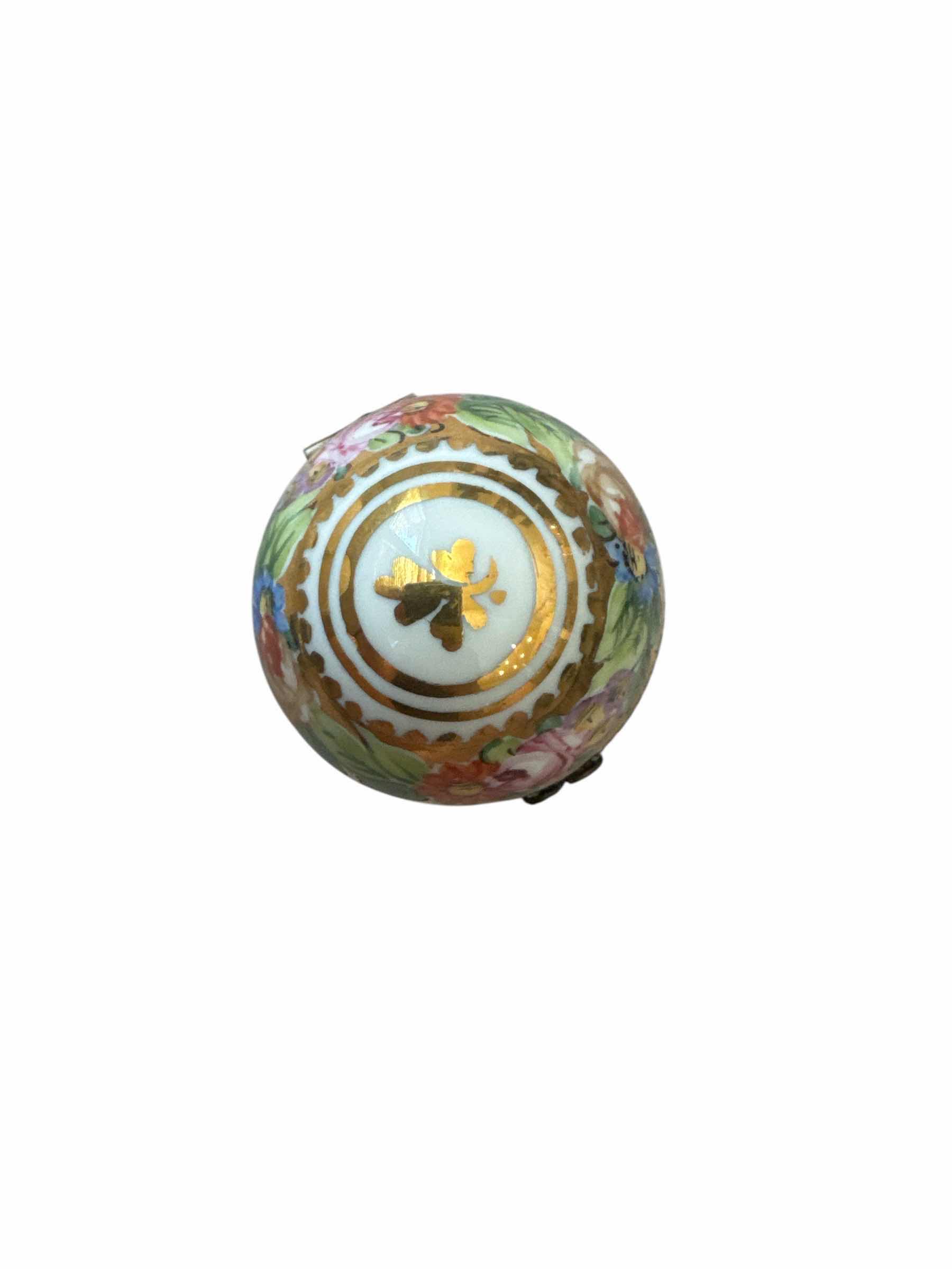 Photo 1 of 50
VINTAGE LIMOGES FRANCE SIGNED PORCELAIN EGG TRINKET BOX
