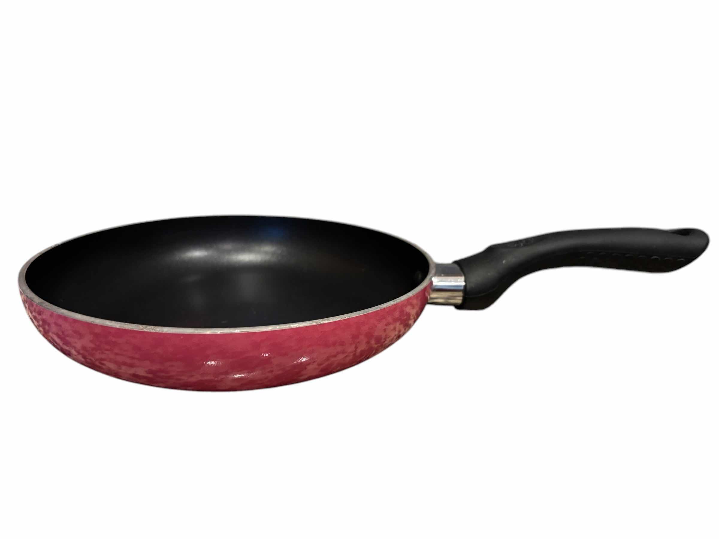 Photo 1 of ARTISTRY ECOLUTION 3 PC NON-STICK SKILLET SET, PINK (READ NOTES) $90