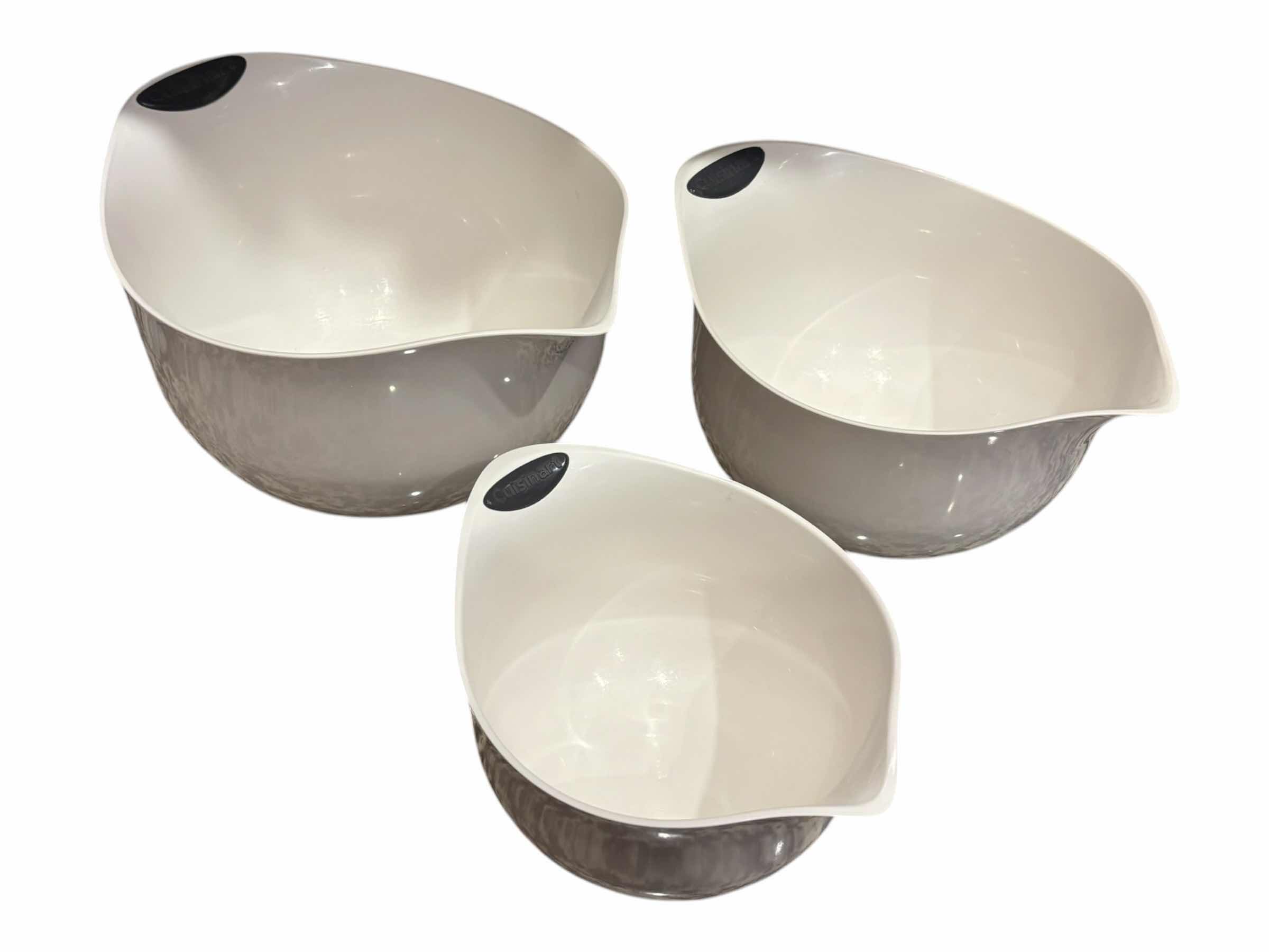 Photo 1 of CUISINART 3 PC POUR SPOUT MIXING BOWLS W NON-SLIP BOTTOM, WHITE $55