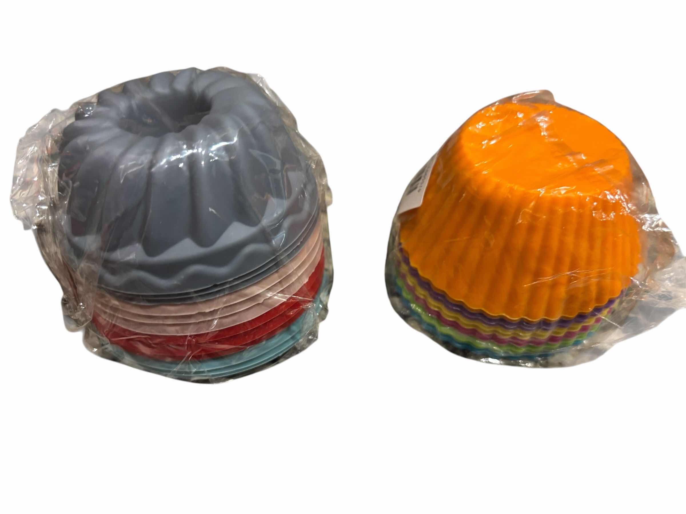 Photo 1 of ASSORTED SILICONE MOLDS/ BAKEWARE, 26PCS (READ NOTES)