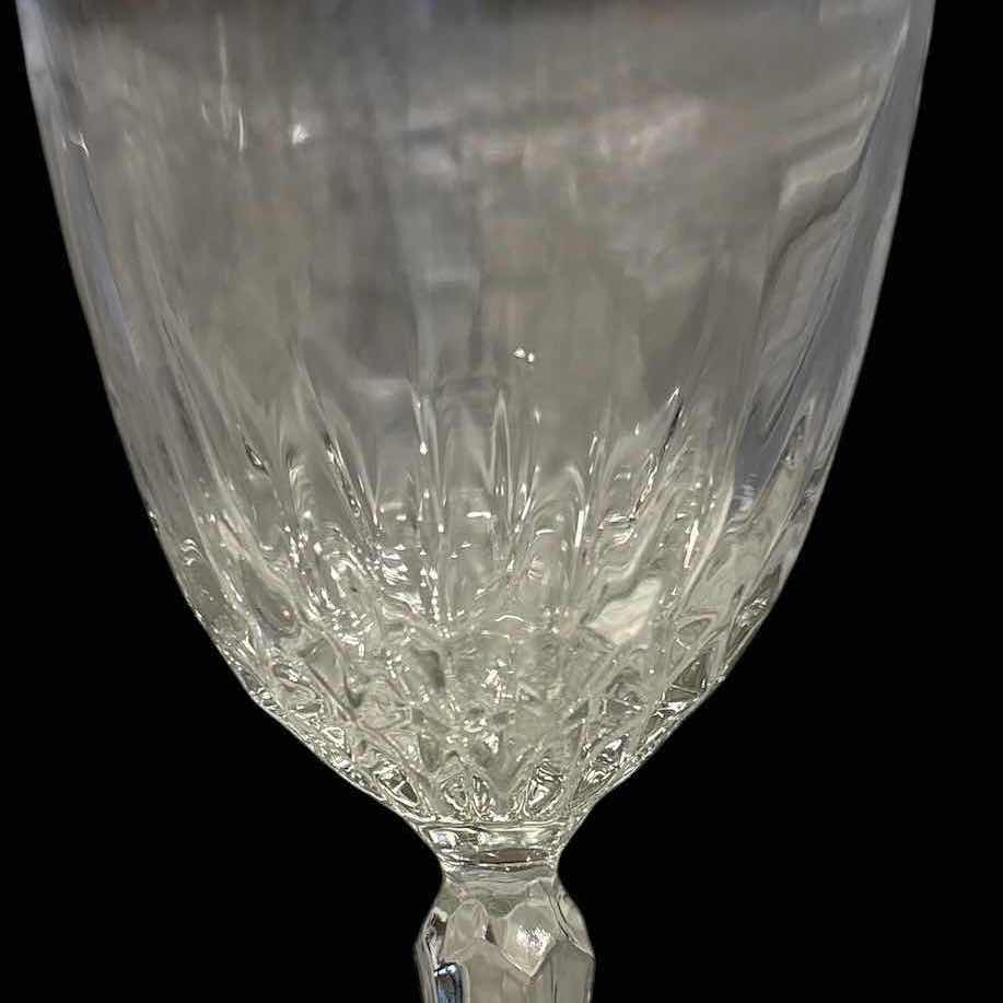 Photo 1 of CLEAR GLASSWARE H7” (4)
