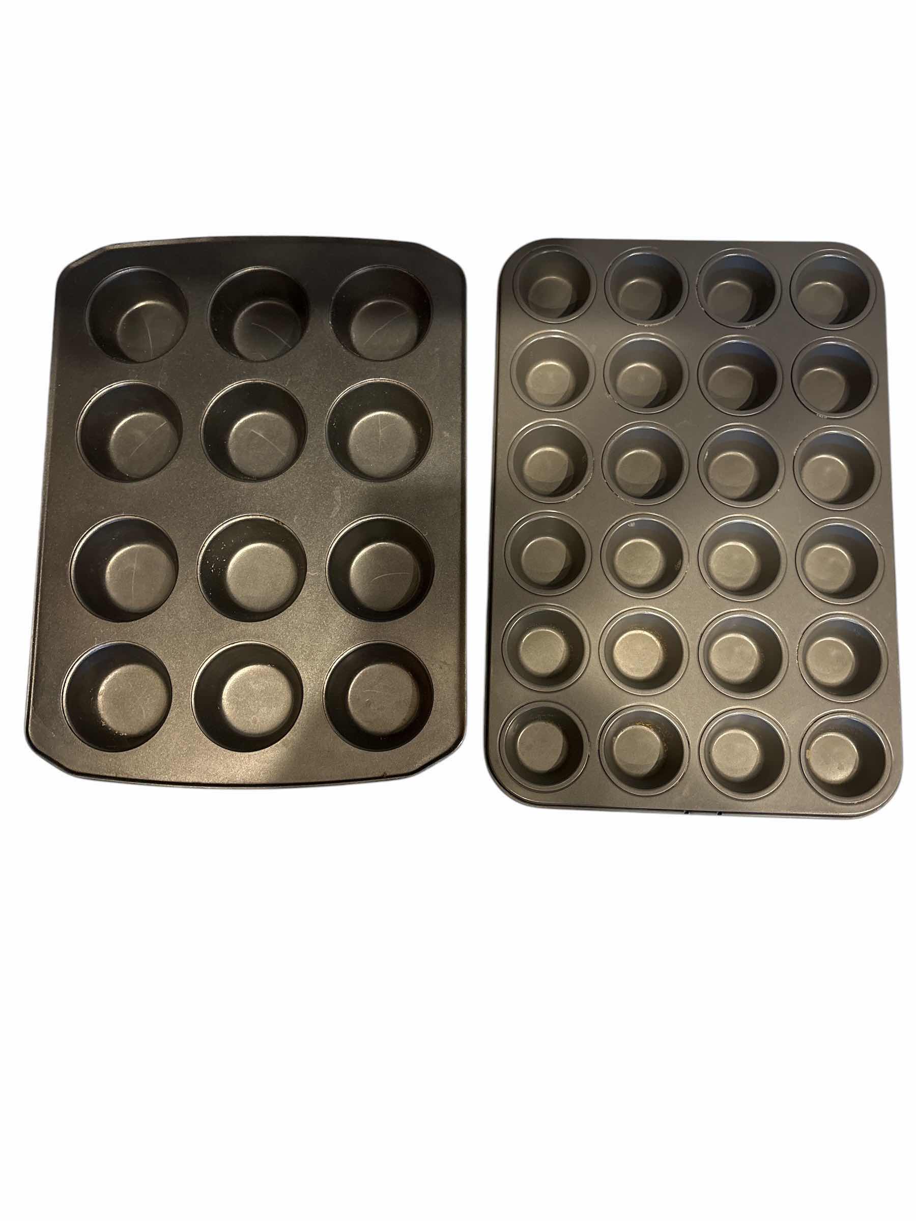Photo 1 of (4)PCS BAKEWARE AND SIFTER