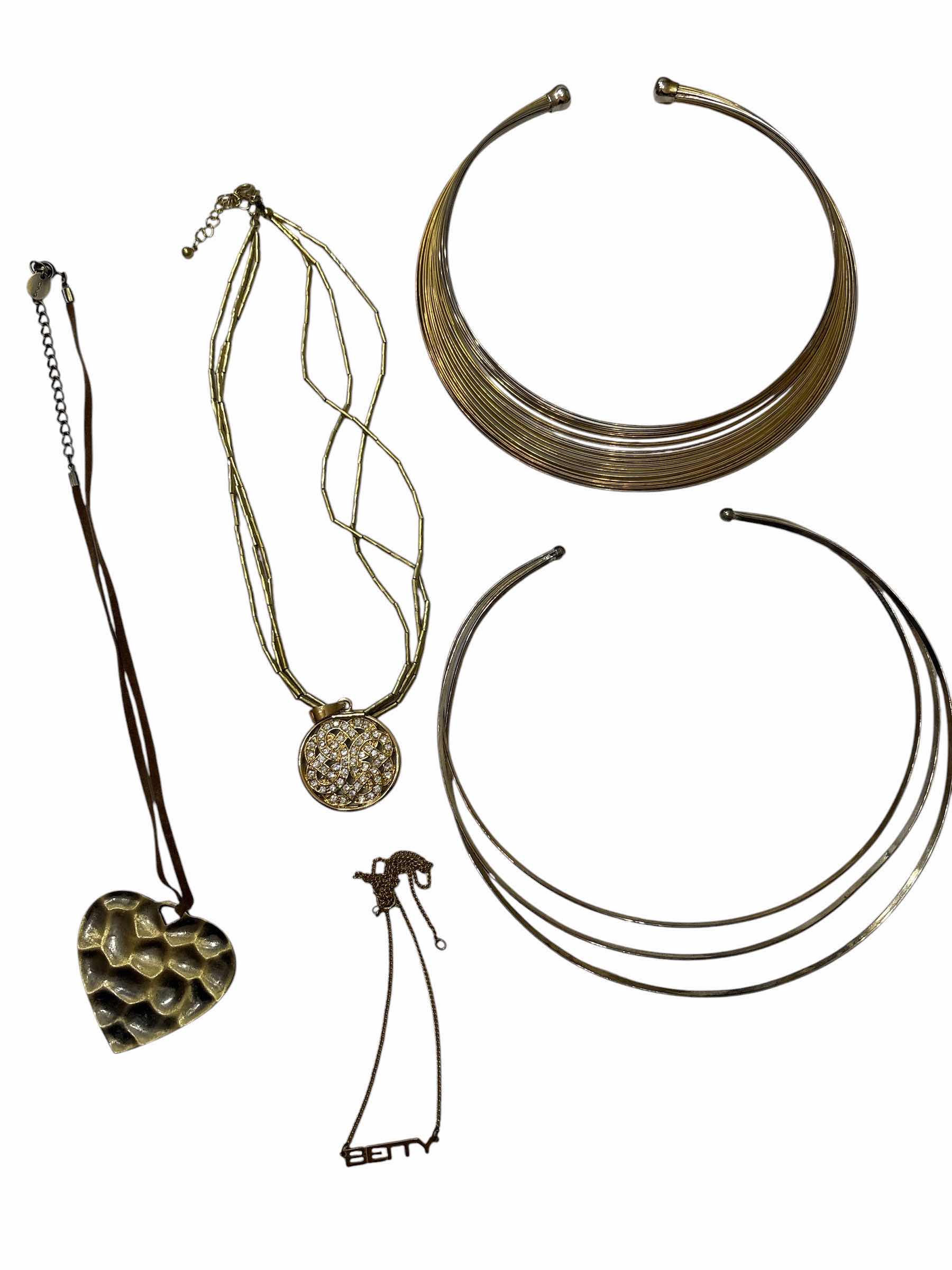 Photo 1 of GOLD TONE NECKLACE FASHION JEWELRY (5)PCS