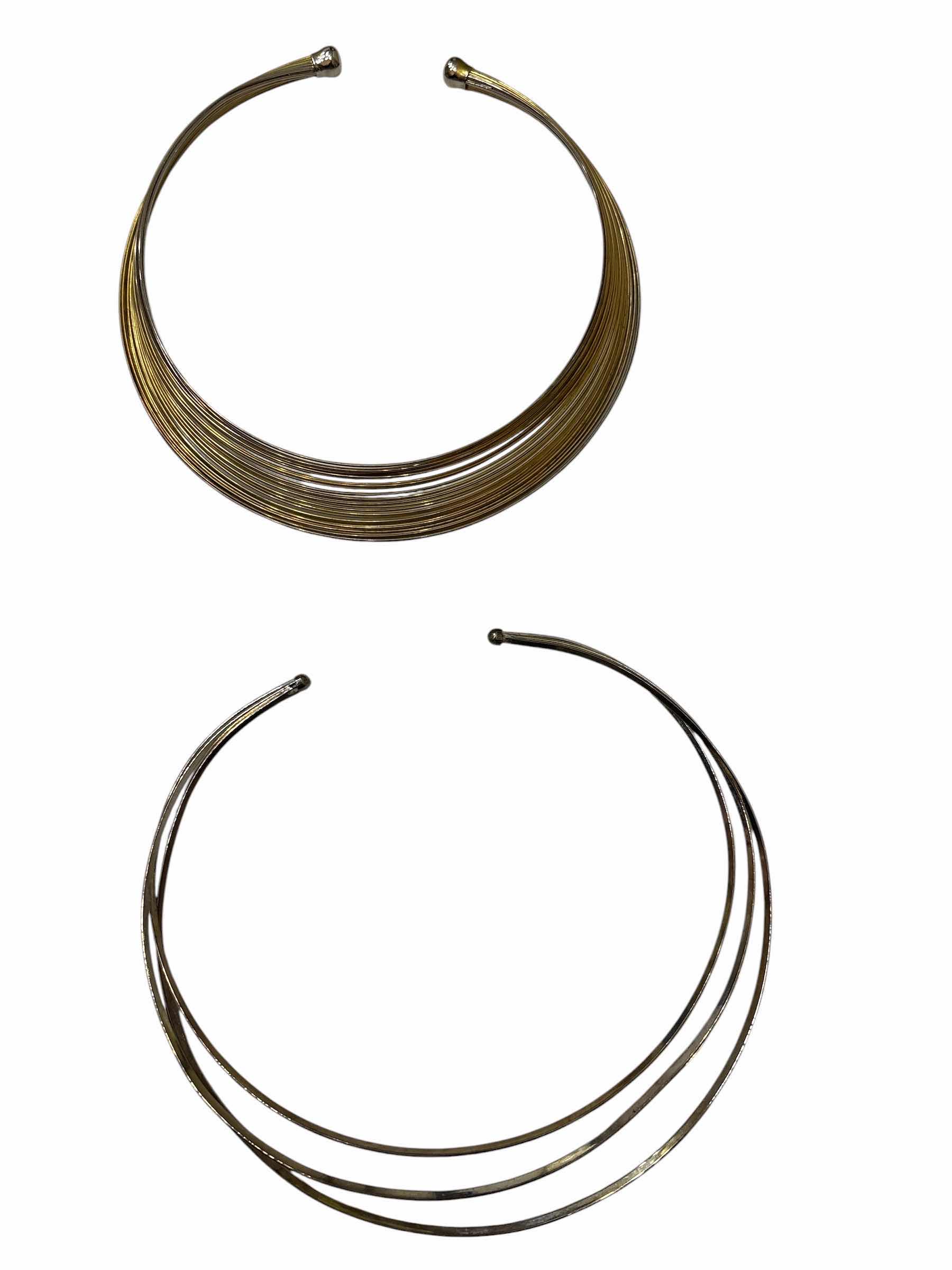 Photo 1 of GOLD TONE NECKLACE FASHION JEWELRY (5)PCS