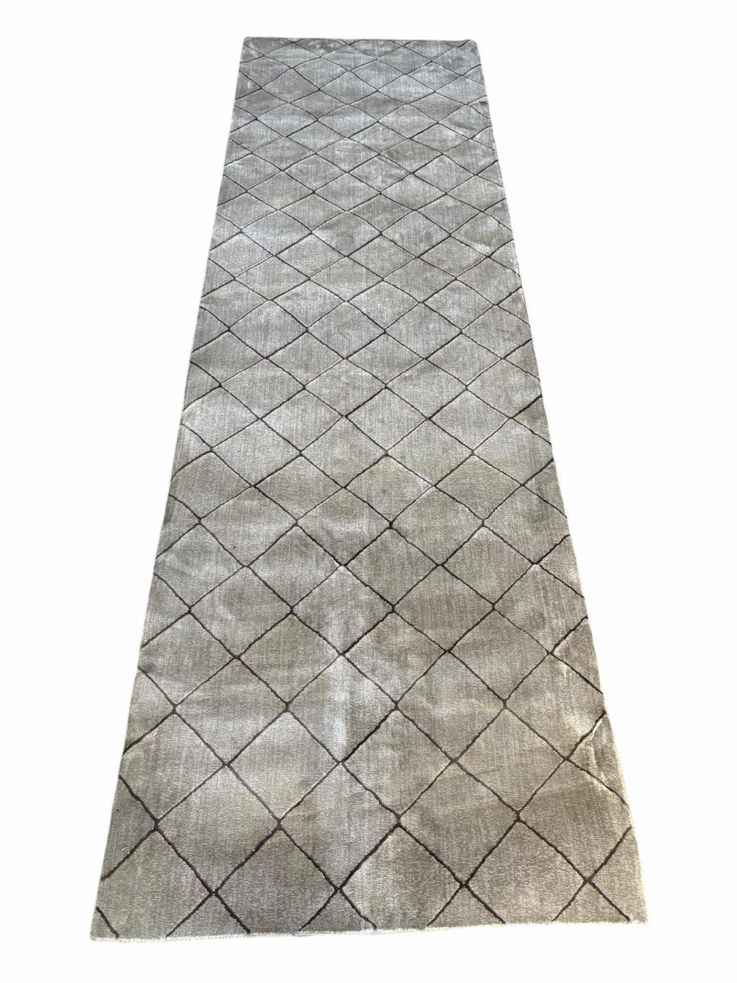 Photo 1 of GRAY DIAMOND LATTICE FINISH WOOL RUNNER AREA RUNNER RUG 42” X 144”