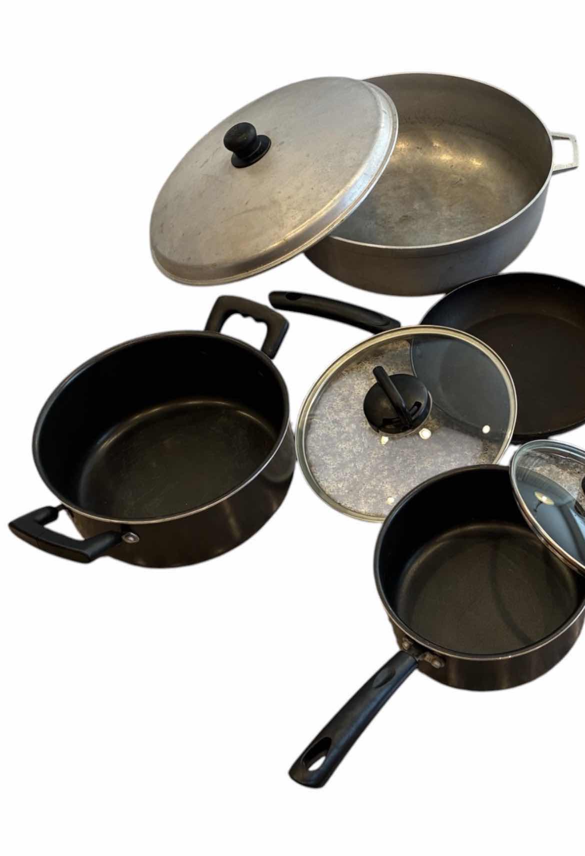 Photo 1 of COOKING POT & PAN SET W LIDS (7)