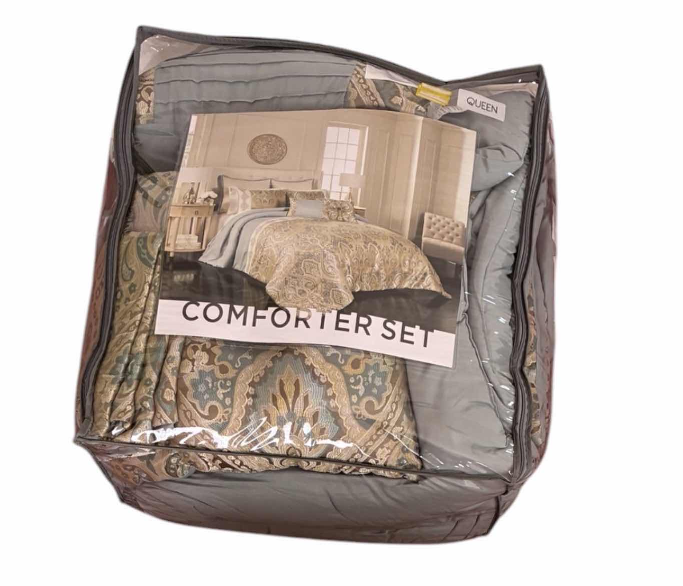 Photo 1 of QUEEN COMFORTER BEDDING SETS (2)