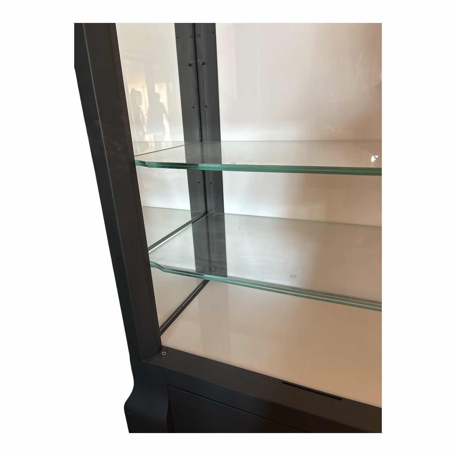Photo 1 of OAKLEYMEGA TOWER 3.0 METAL DISPLAY CASE W/4- GLASS SHELVES COMES WITH KEY
33.5”X19”H72.5” $2900