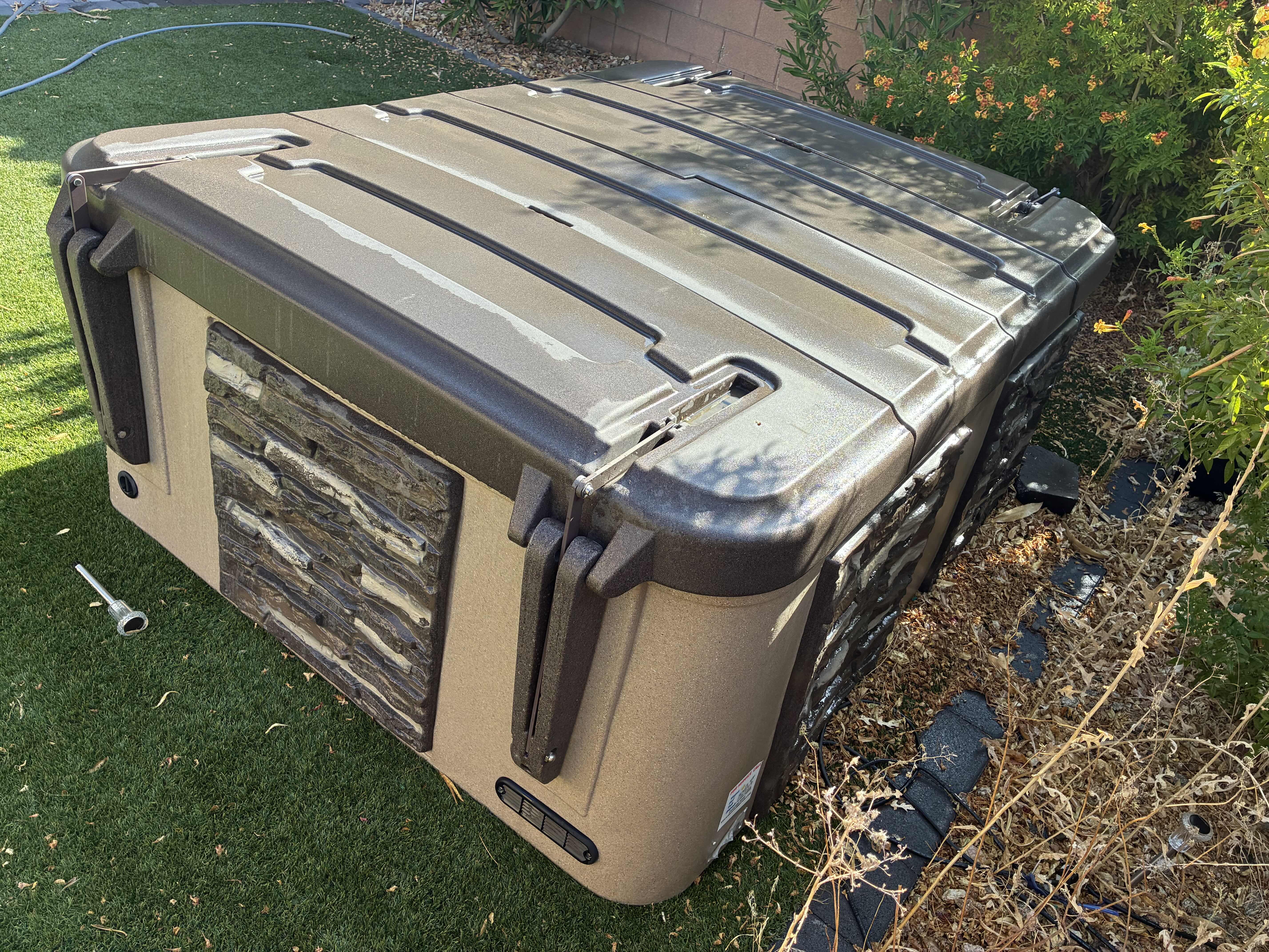 Photo 1 of TUFF SPAS MOCHA/TAUPE SPLITFACE PANELED ABOVE GROUND ELECTRIC HOT TUB $5599