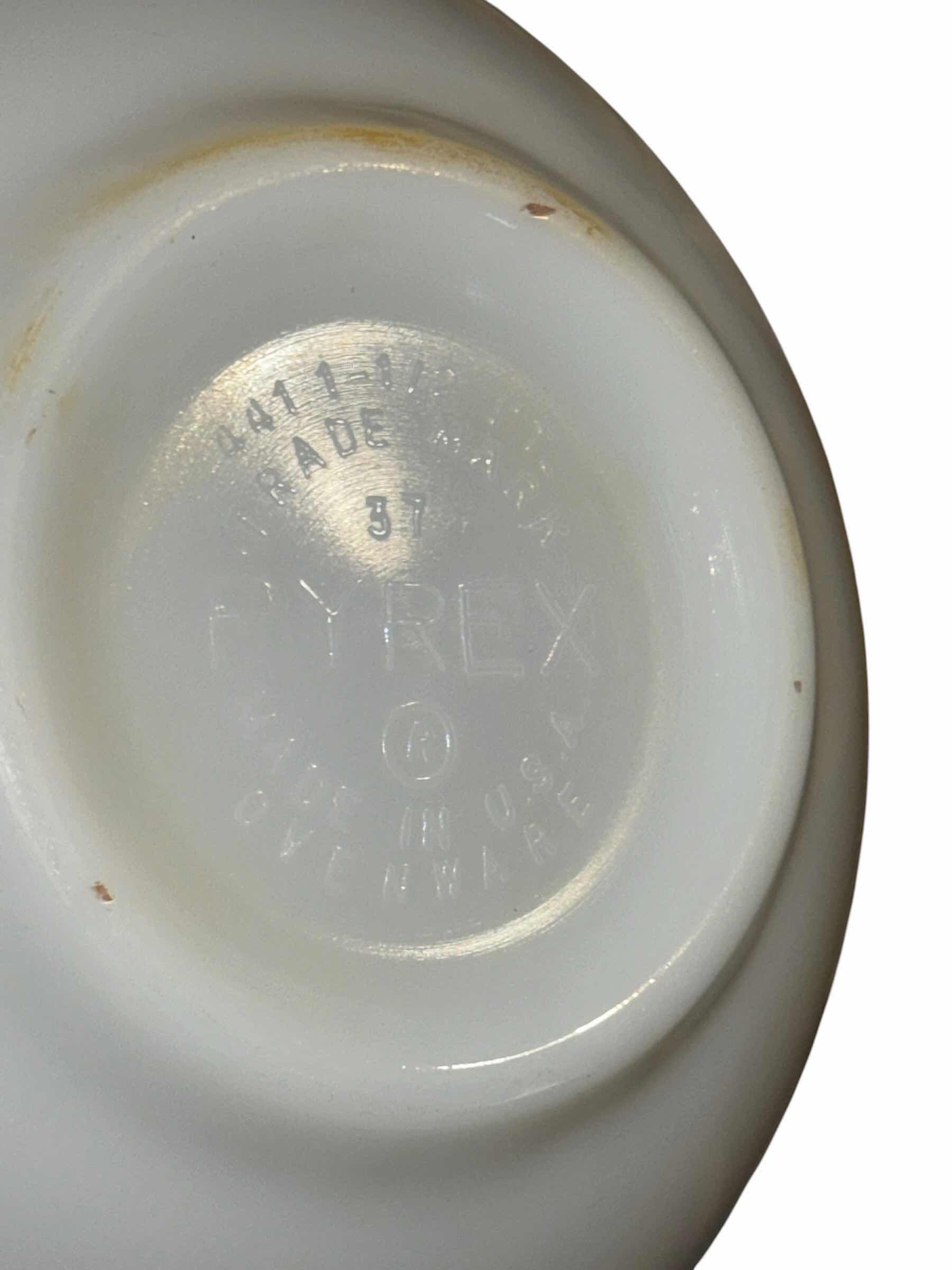 Photo 1 of VINTAGE PYREX SPRING BLOSSOM CRAZY DAISY 1.5 PINT CINDERELLA BOWL (441)