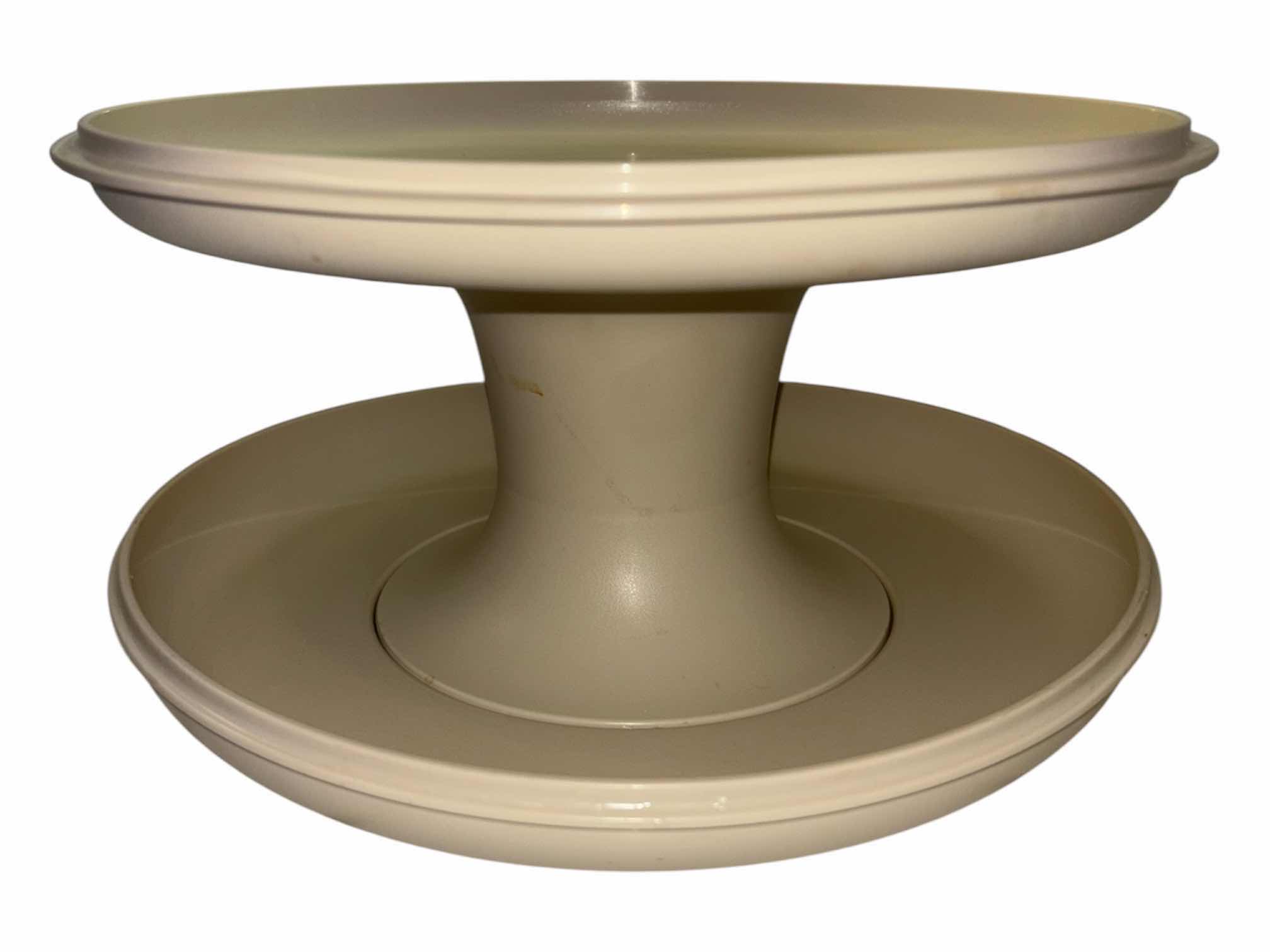 Photo 1 of VINTAGE TUPPERWARE 3 PC SERVE IT ALL PEDESTAL PIE/CAKE STAND (1531-5, 1532-6, 1533-5) & VINTAGE TUPPERWARE JELLO MOLD 3 PC SET $40